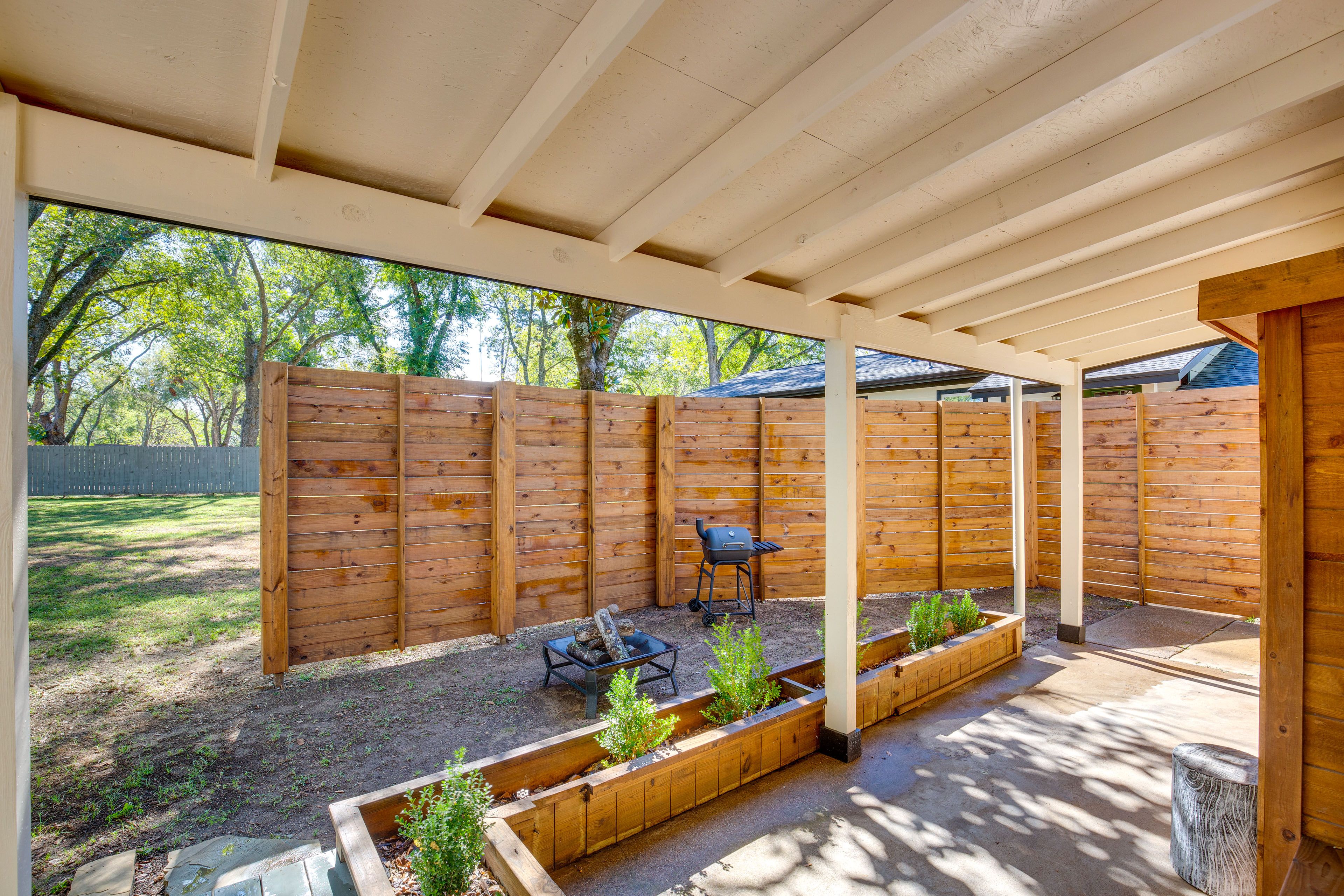 Outdoor Space | Fire Pit | Charcoal Grill