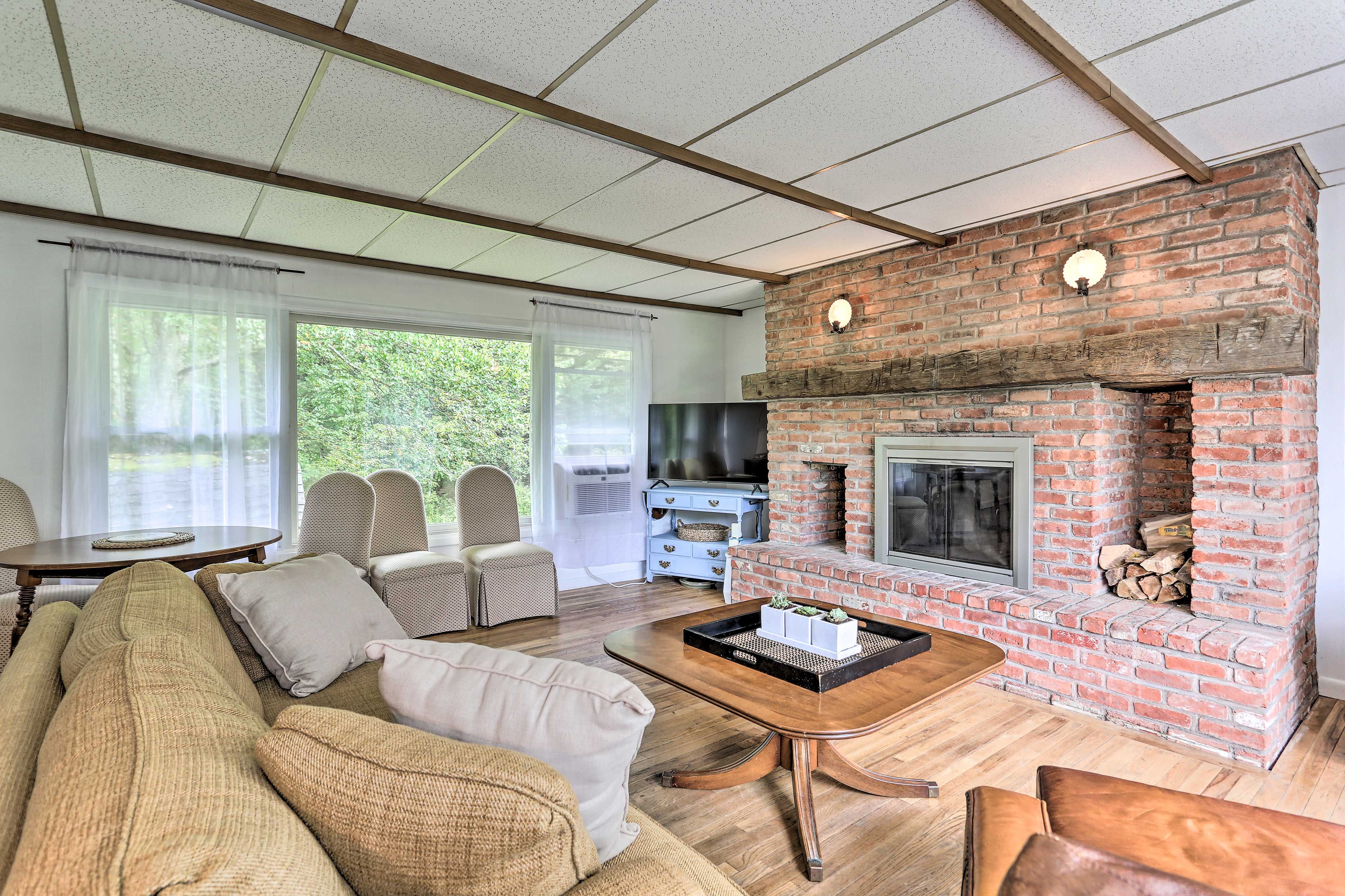 Living Room | Wood-Burning Fireplace | Smart TV
