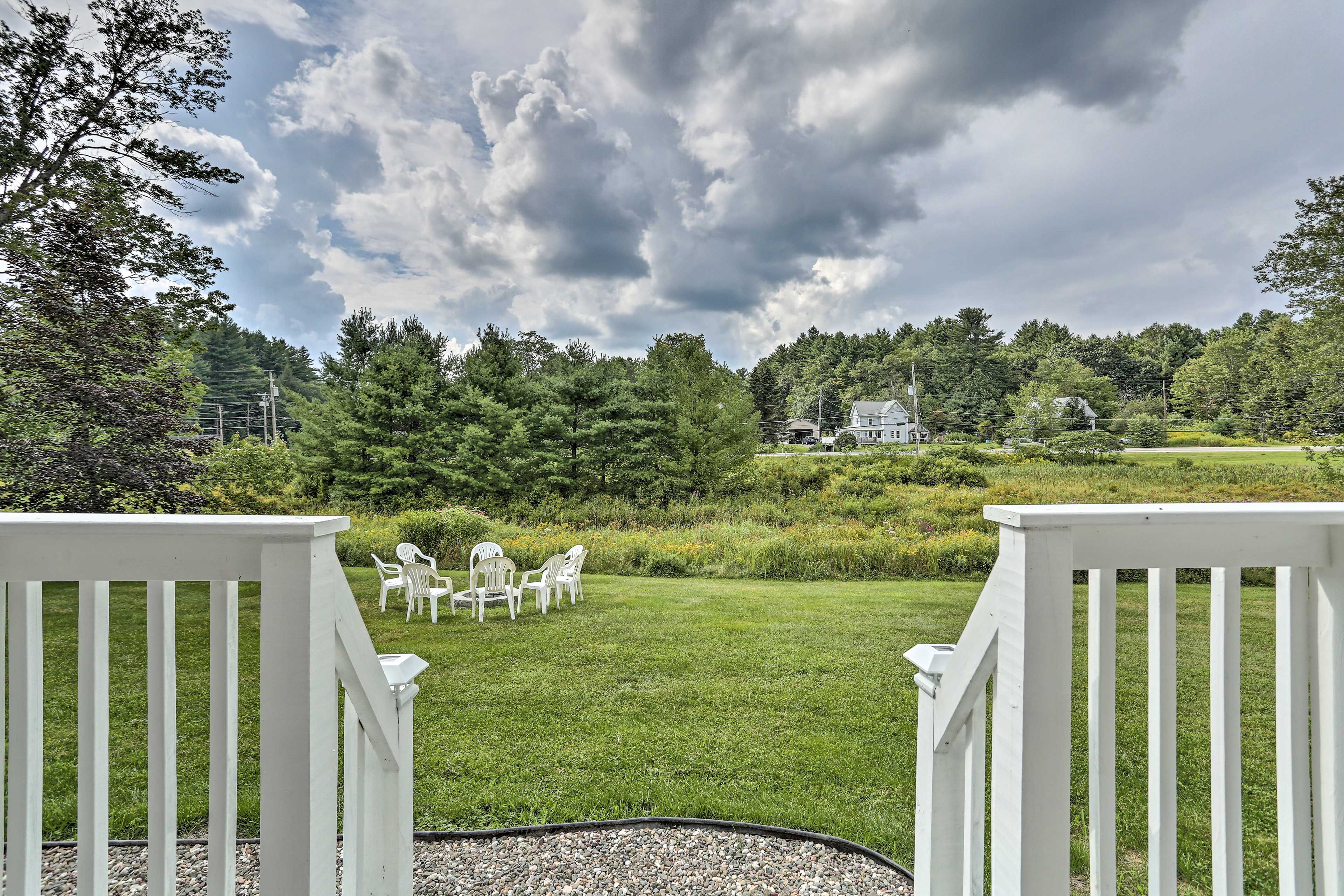 Private yard | Steps From Deck
