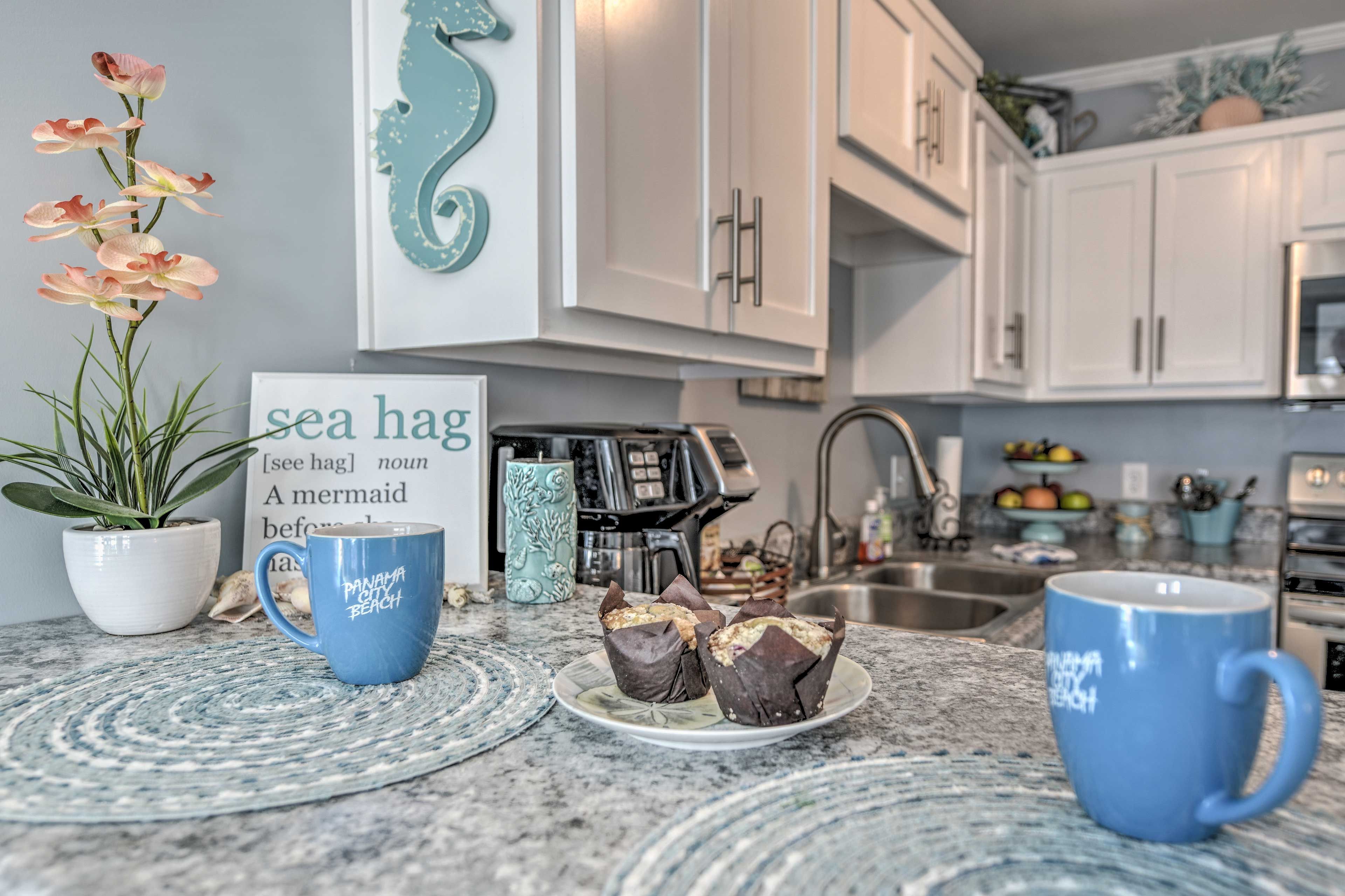 Kitchen | Paper Towels/Trash Bags Provided