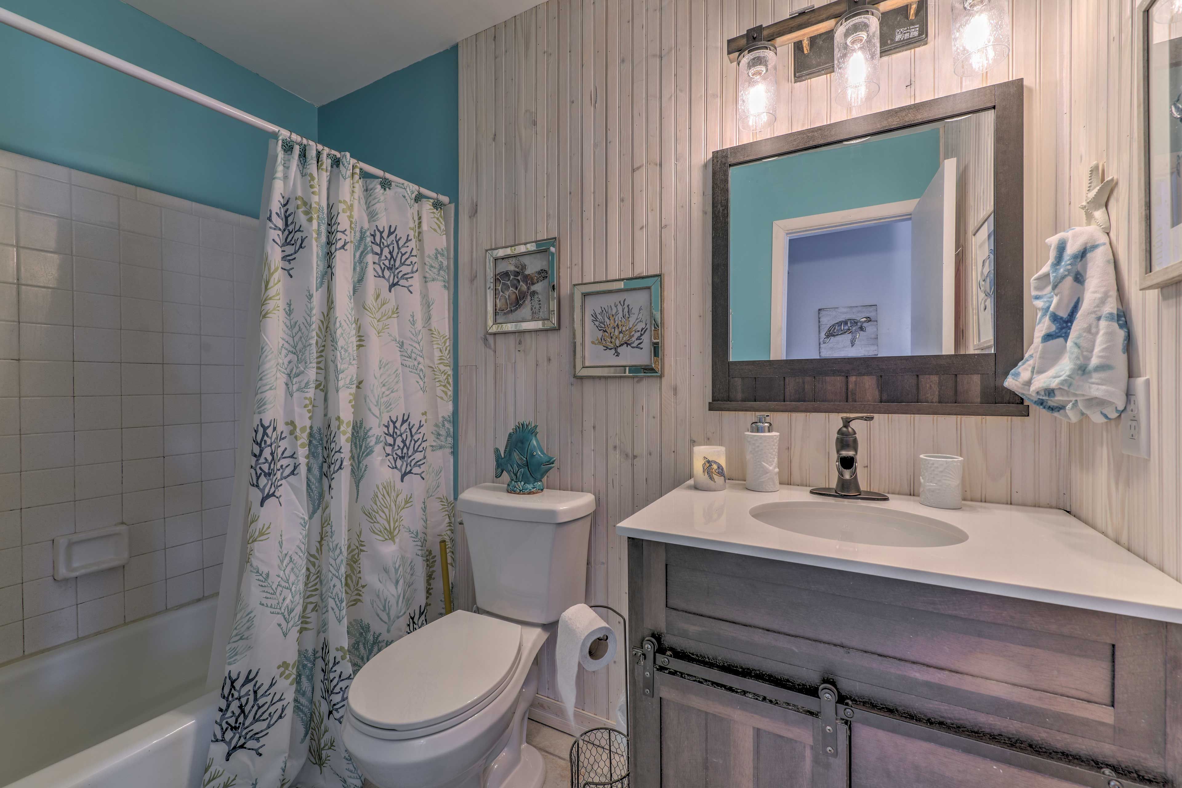 En-Suite Bathroom | Towels Provided