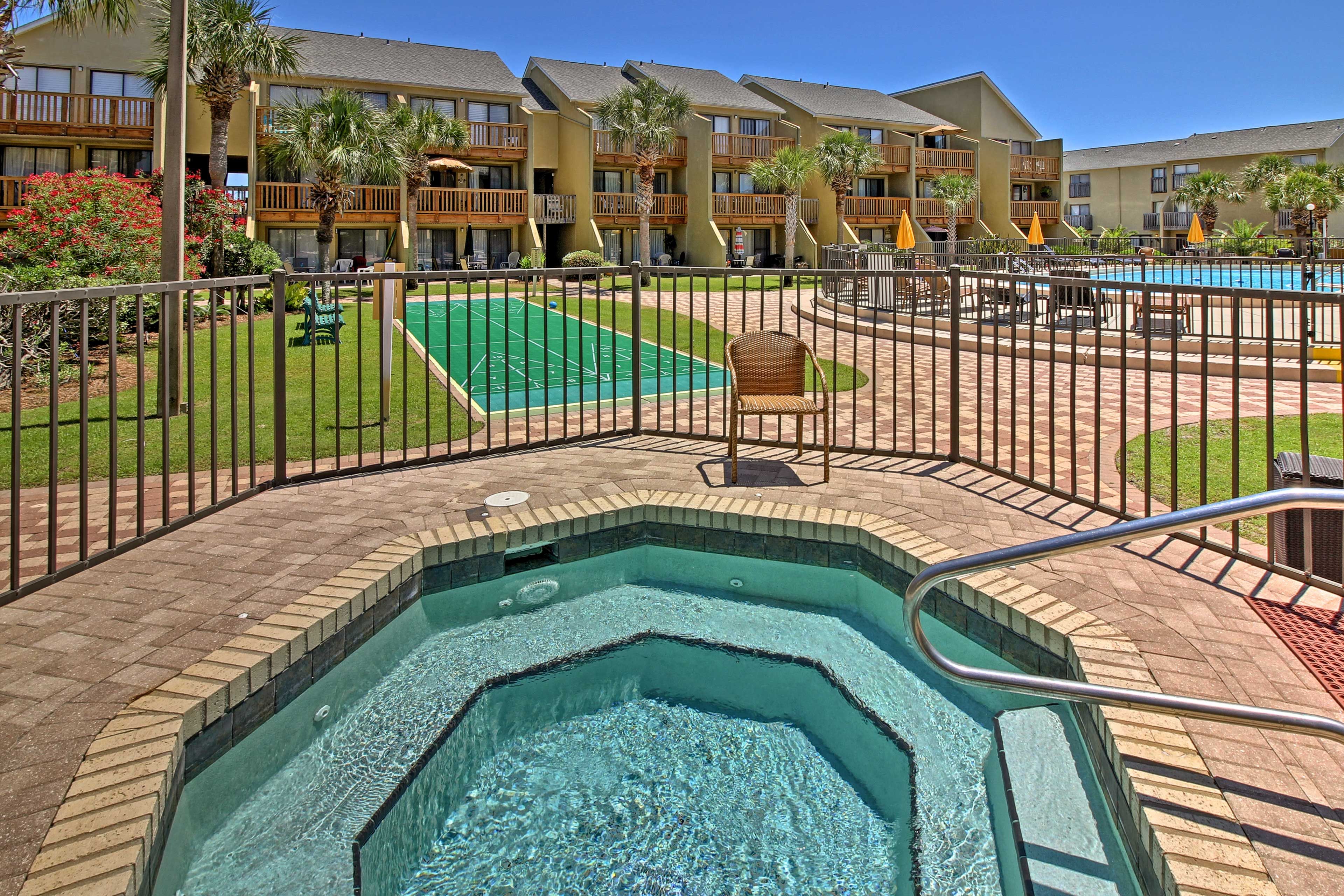 Largo Mar Community | Hot Tub