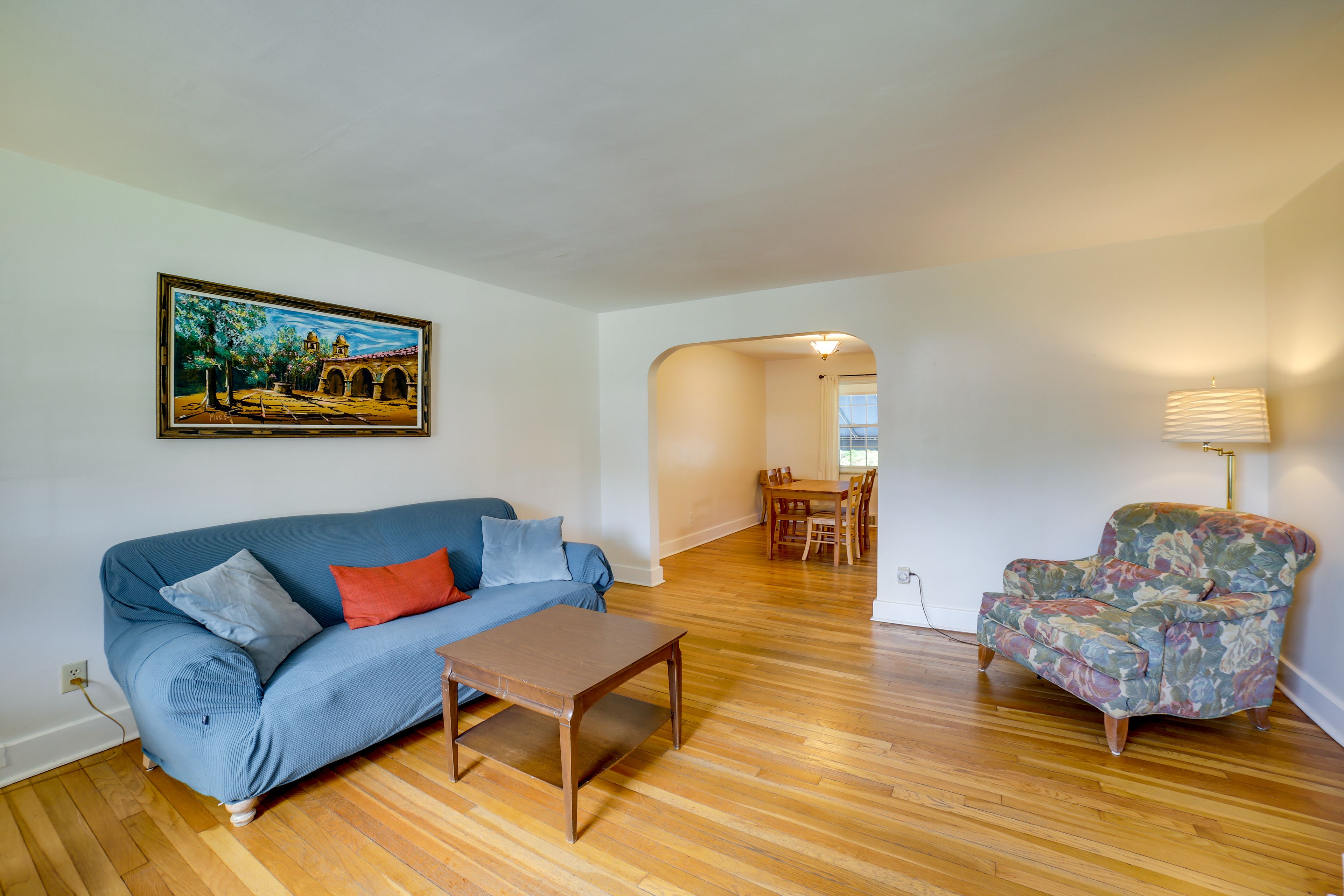 Living Room | 1st Floor | Free WiFi | Smart TV