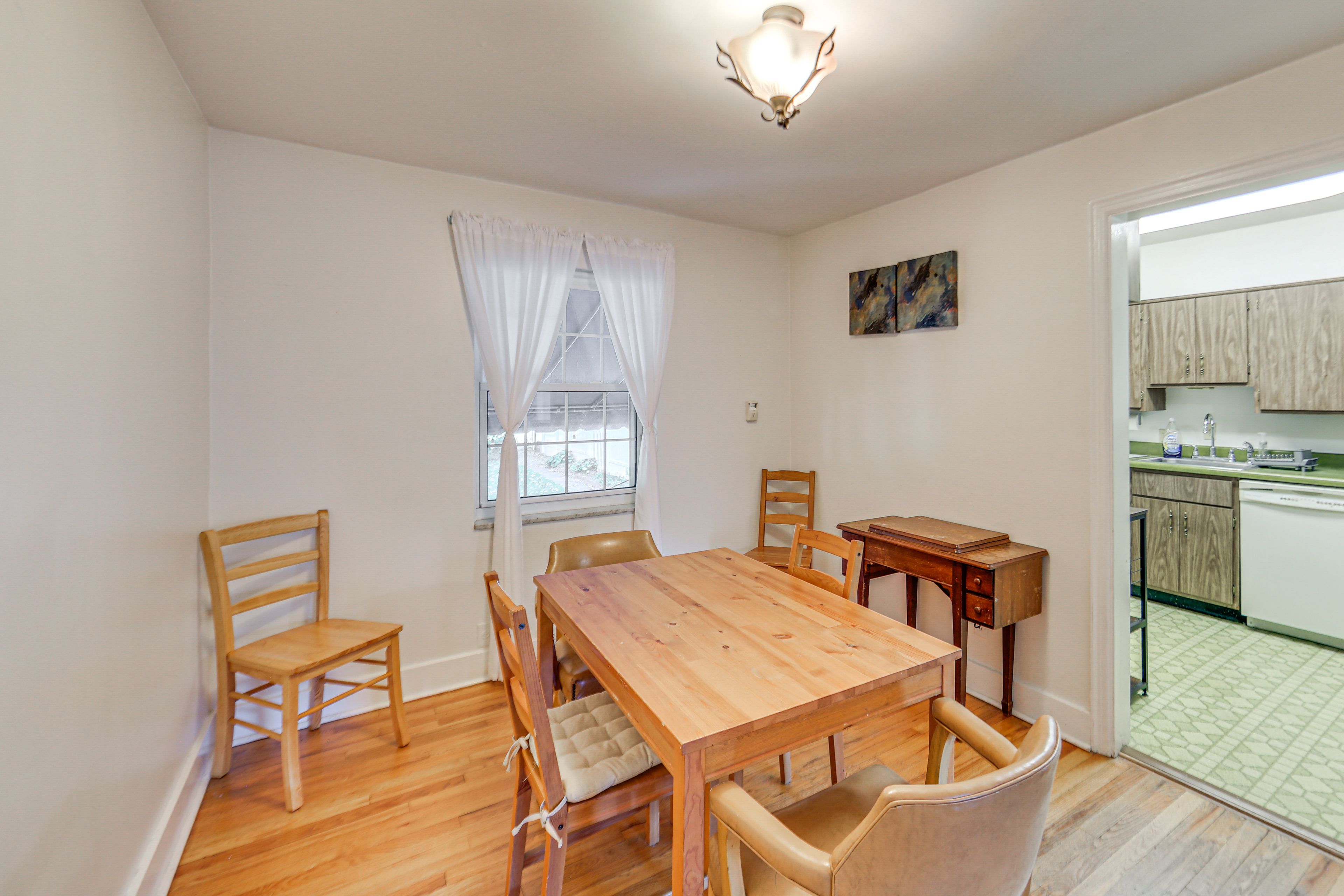 Dining Room | Main Level