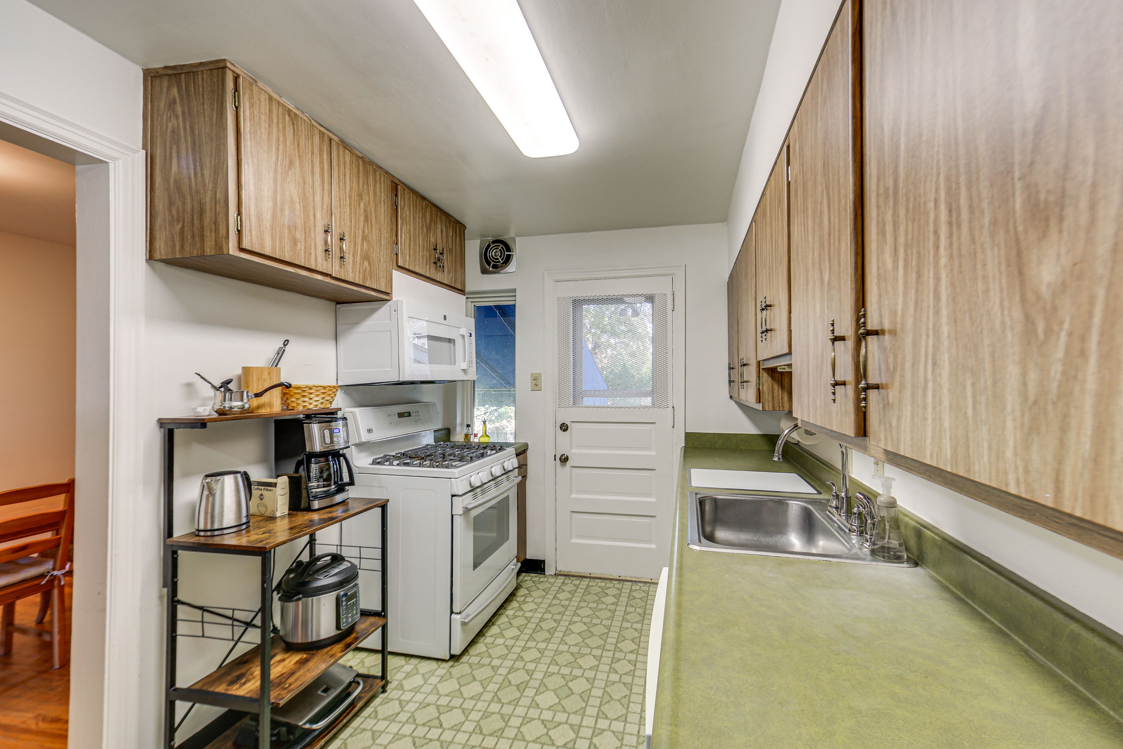 Kitchen | Main Level | Drip Coffee Maker | Toaster | Cooking Basics