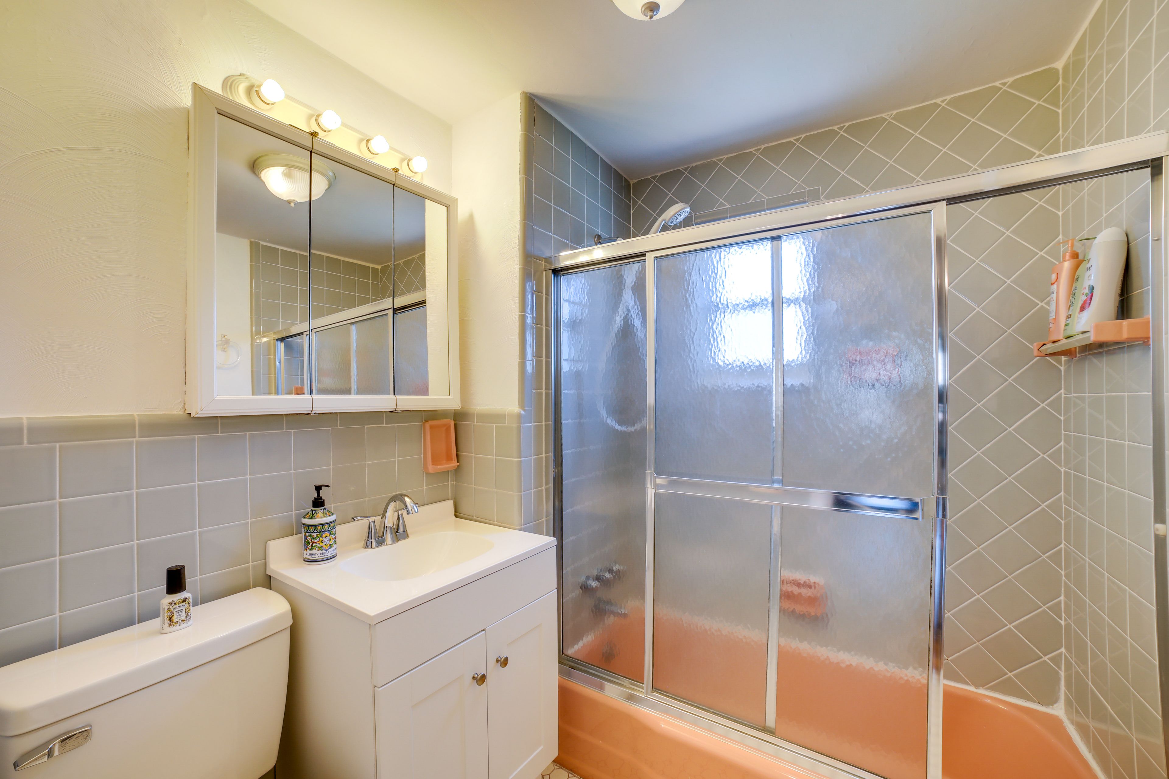Bathroom | Upper Level | Towels Provided | Complimentary Toiletries