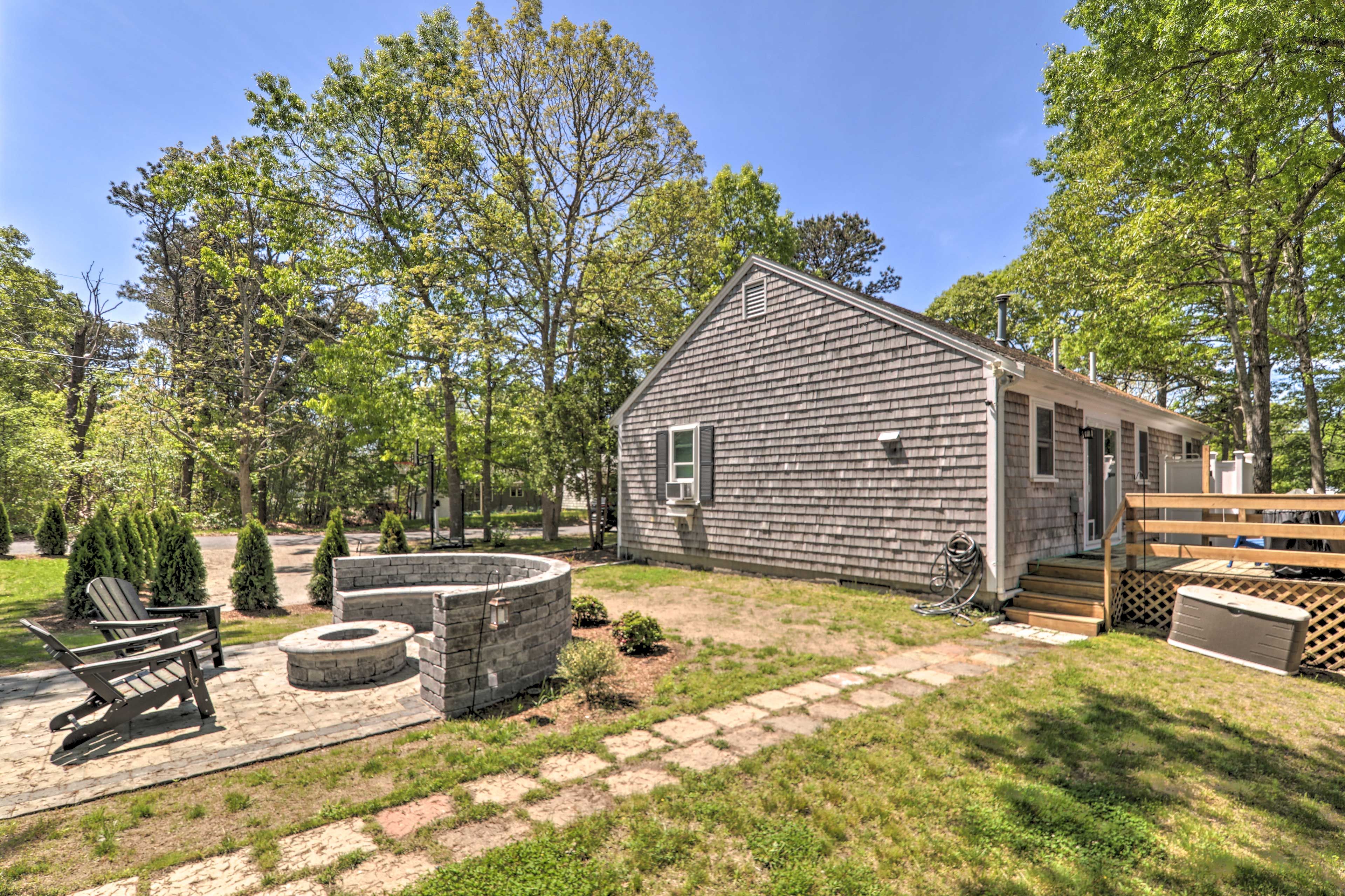 Private Yard | Fire Pit