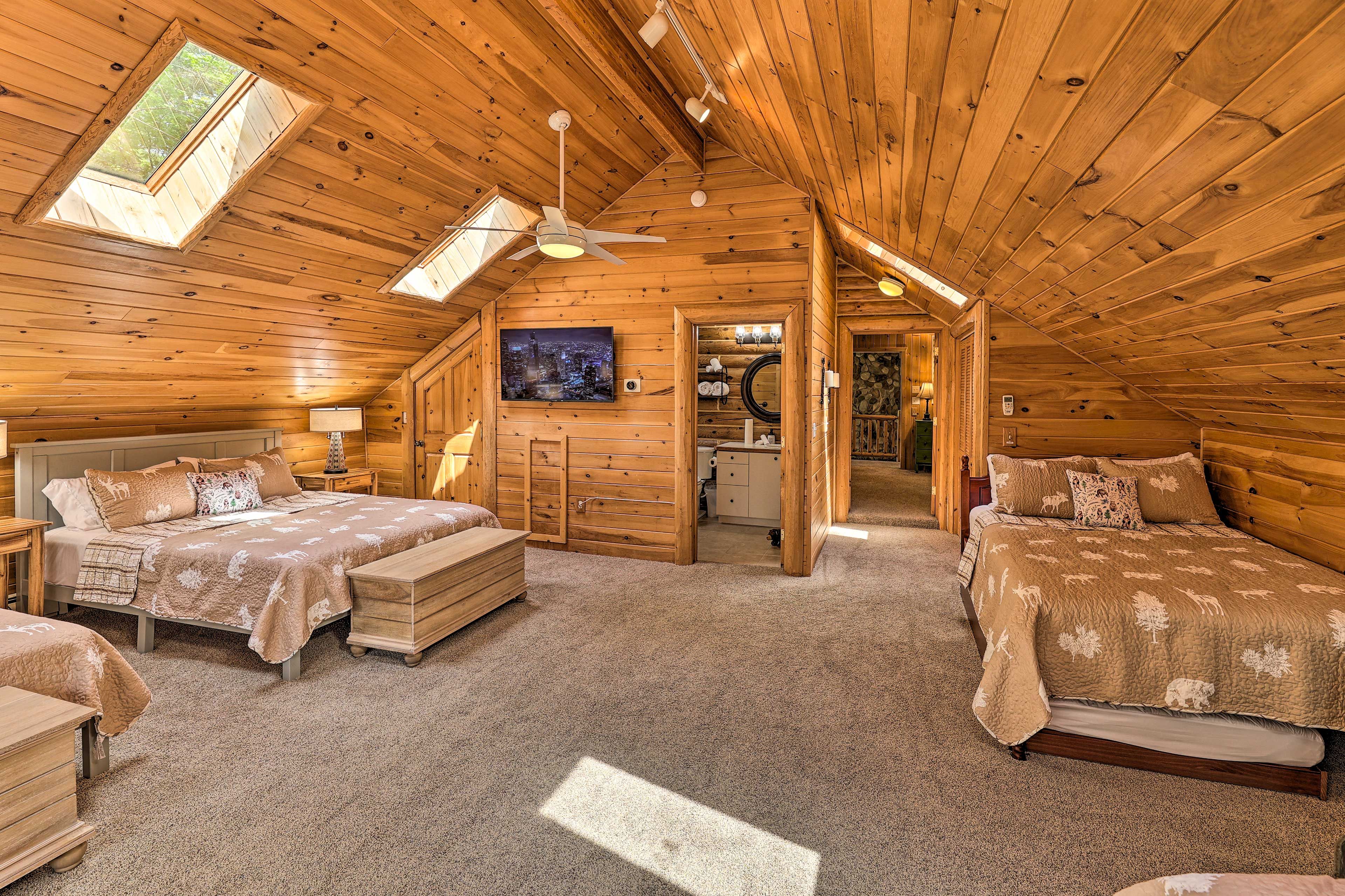Bedroom 3 | 3 Queen Beds | 2 Full  w/ Twin Trundle Beds