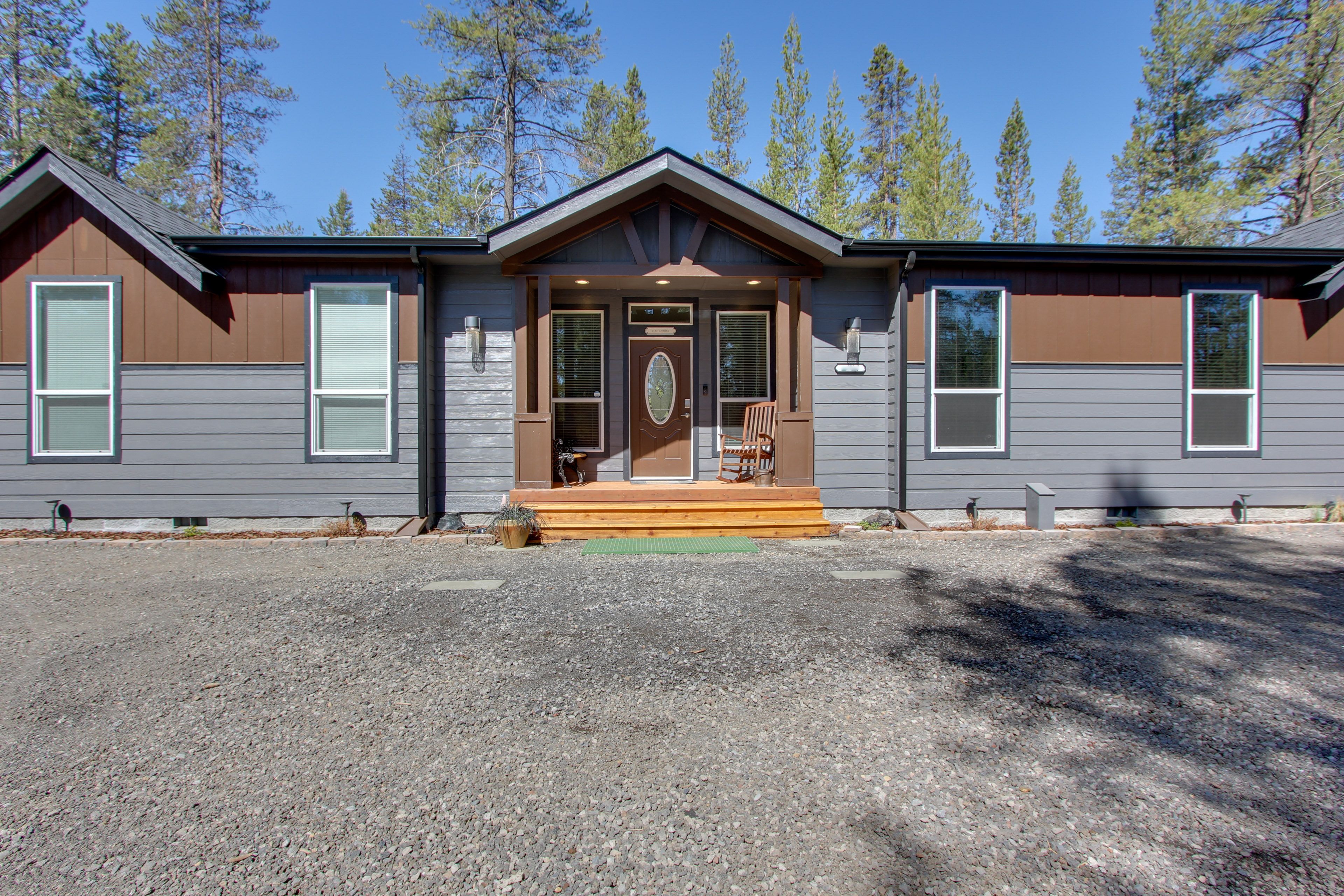 Parking | Driveway (6 Vehicles) | RV & Trailer Parking