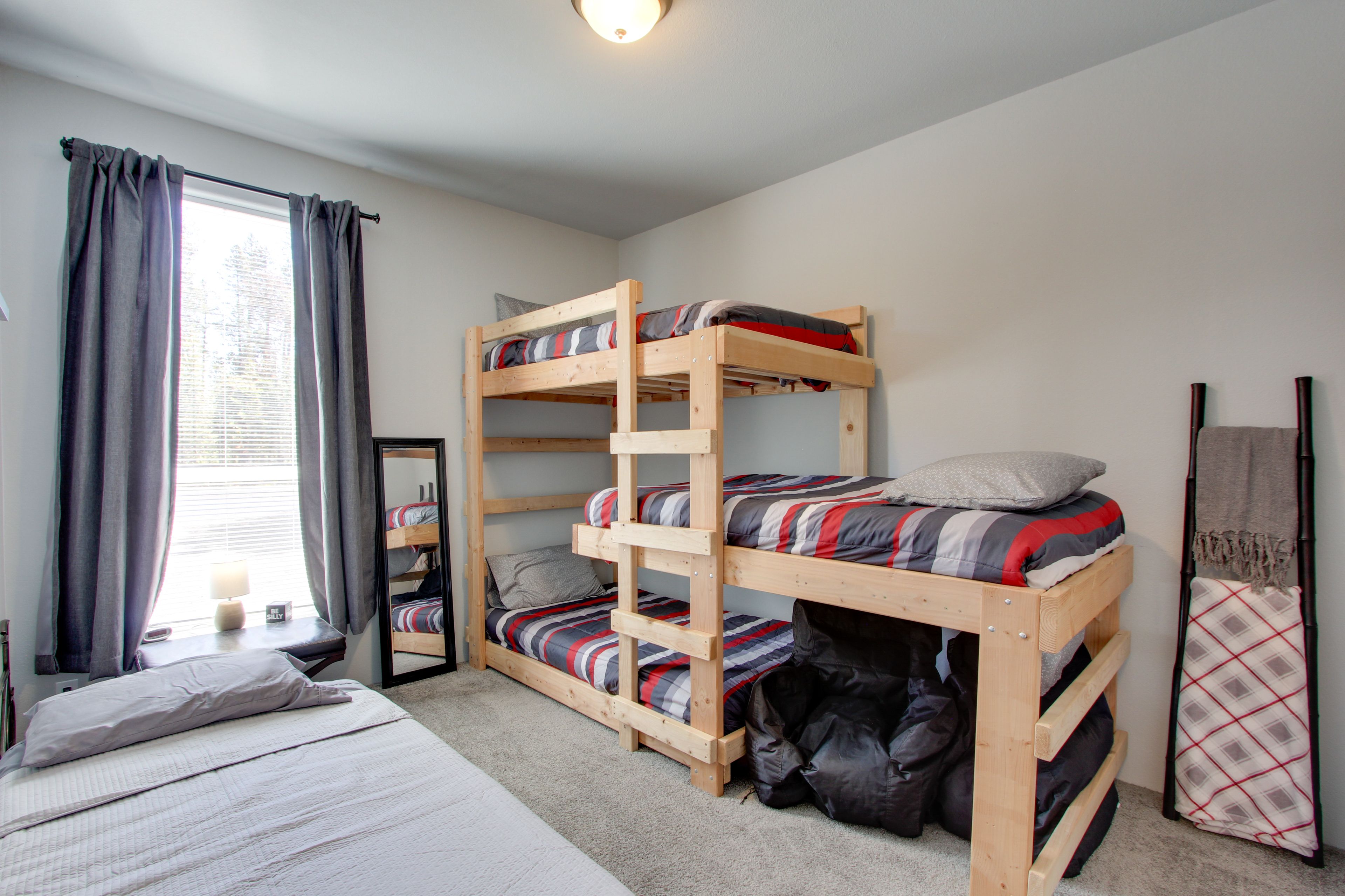 Bedroom 3 | Twin Bunk Bed | Twin Rollaway Bed