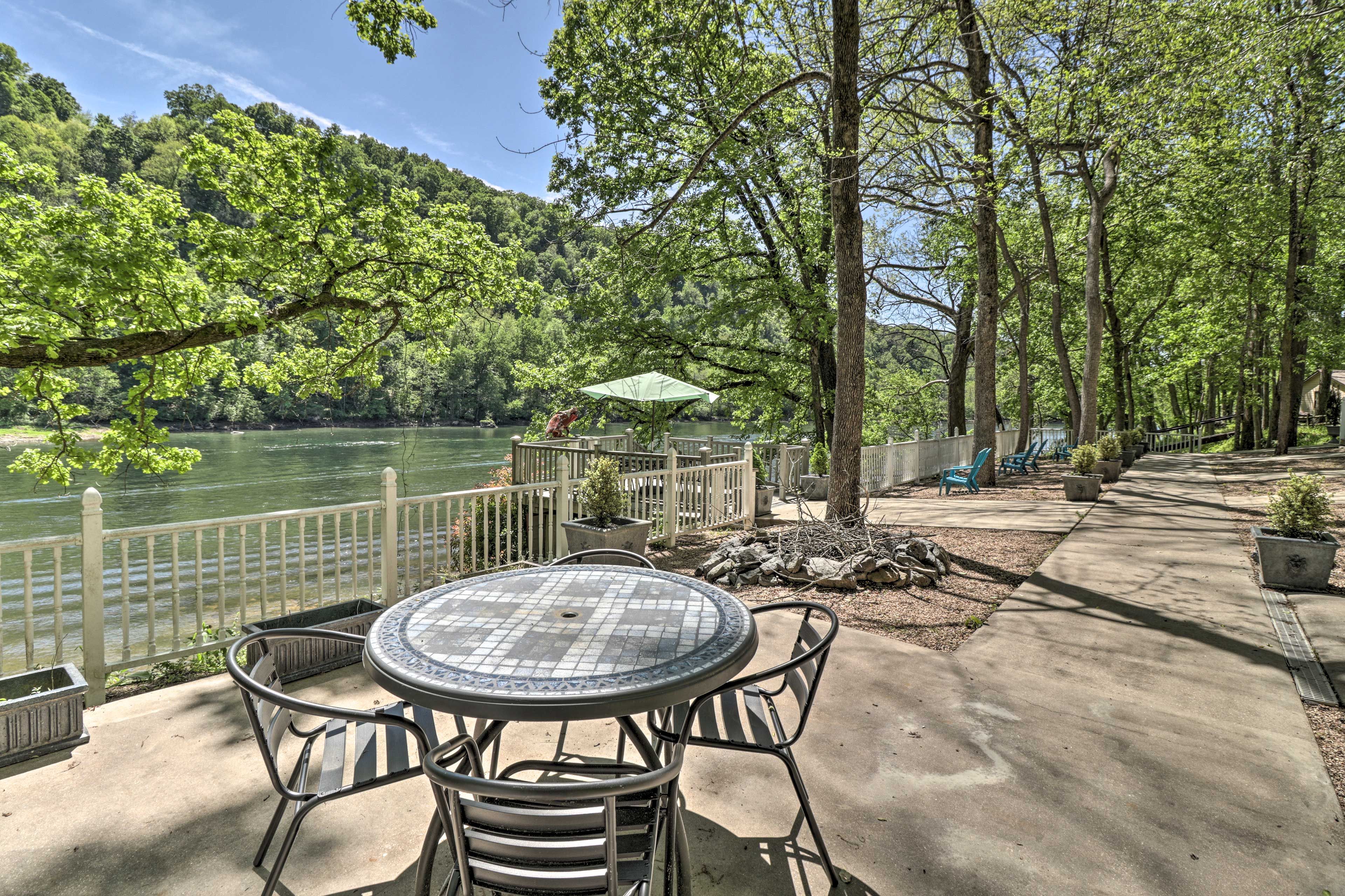 Shared Outdoor Area | Direct River Access