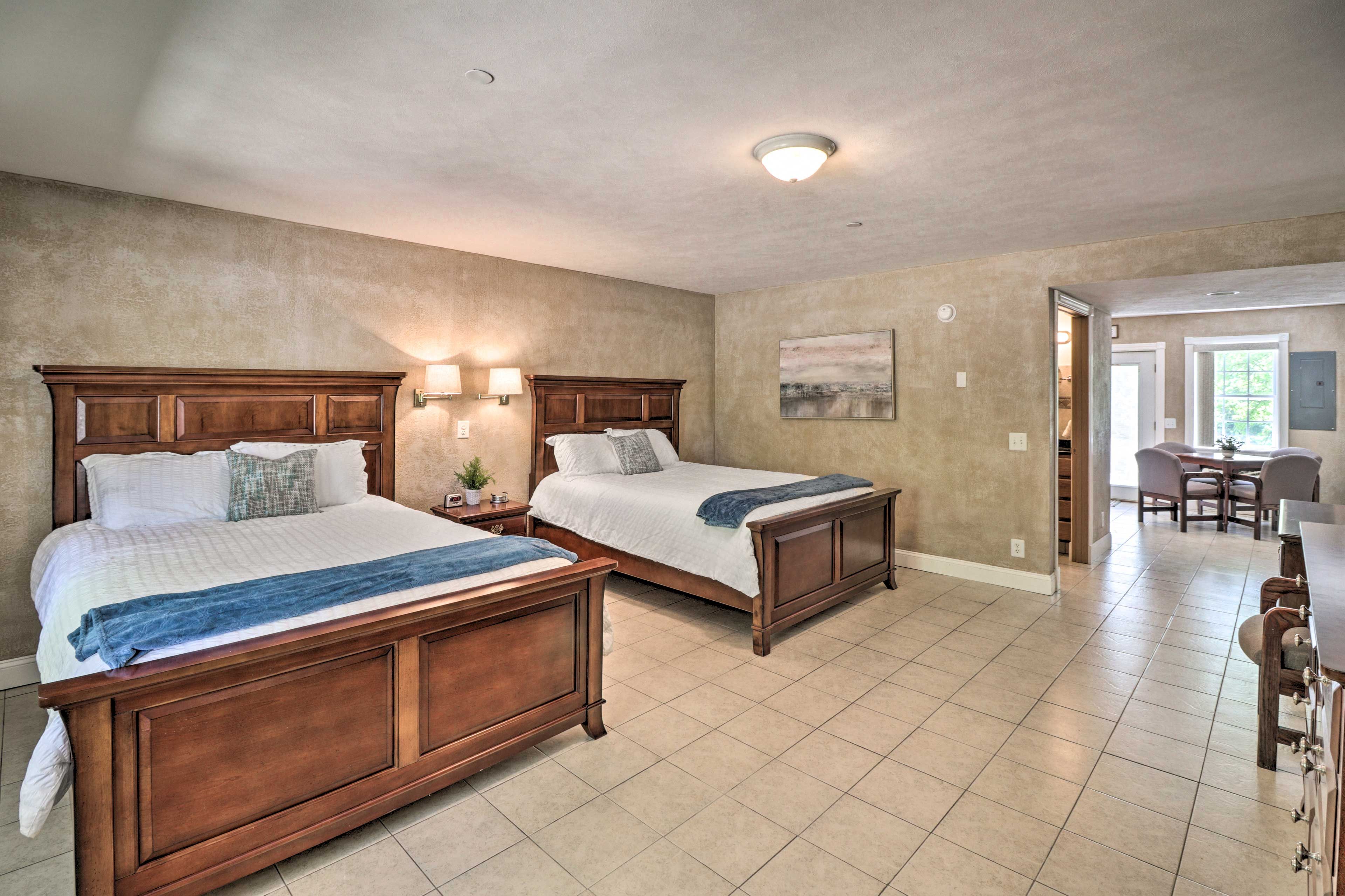 Studio | 2 Queen Beds