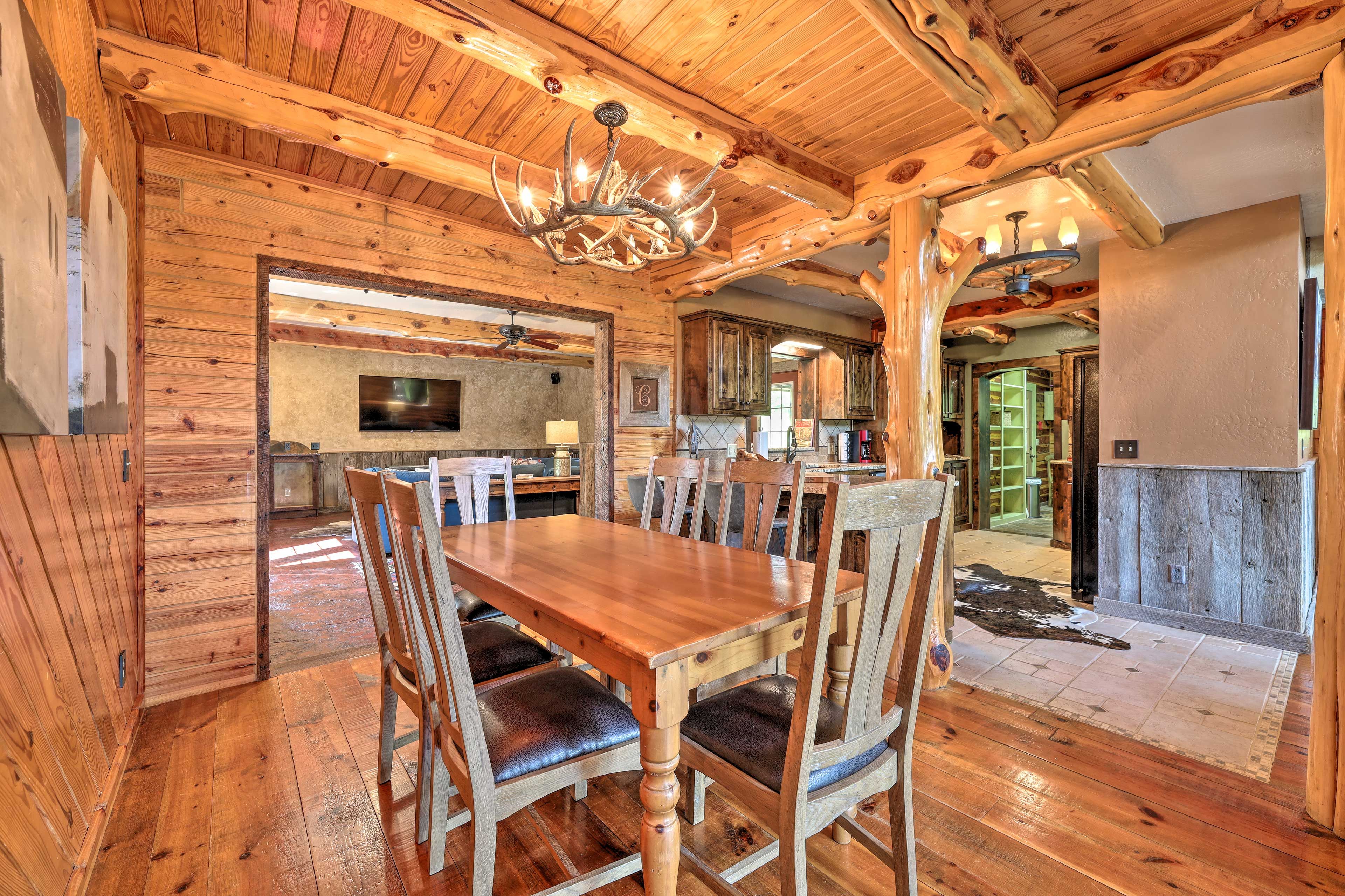 Dining Area | Seating for 6