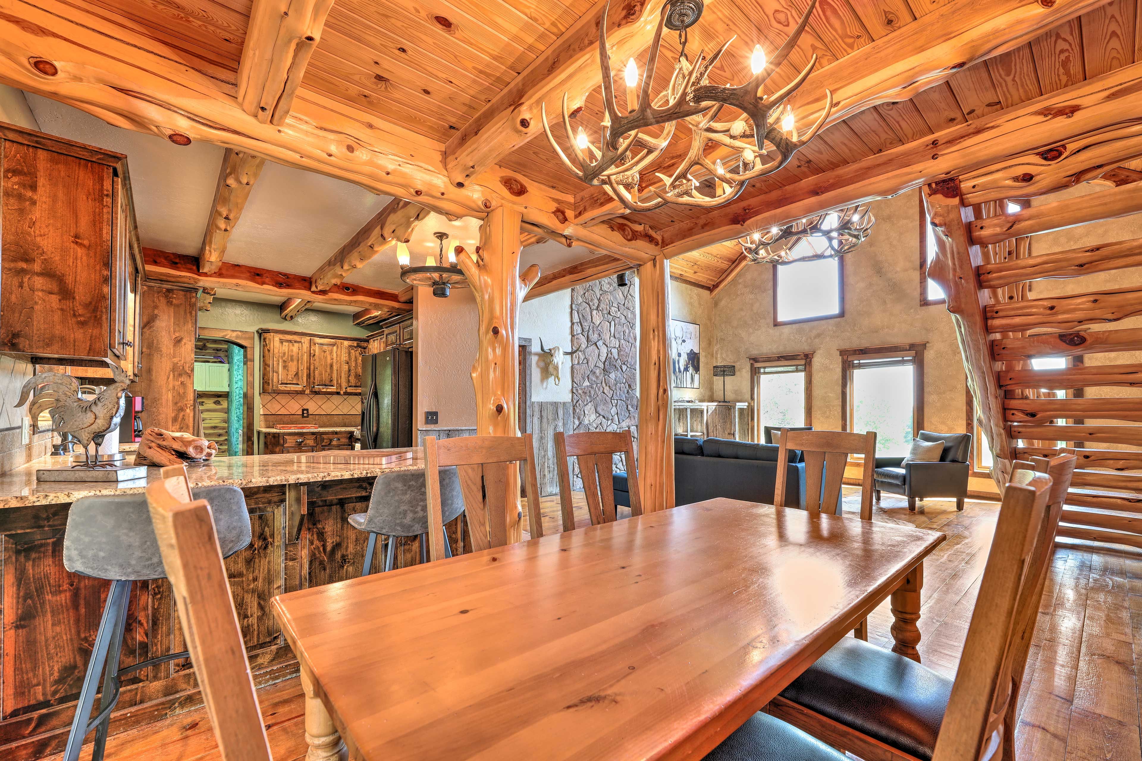 Dining Area | Breakfast Bar for 2