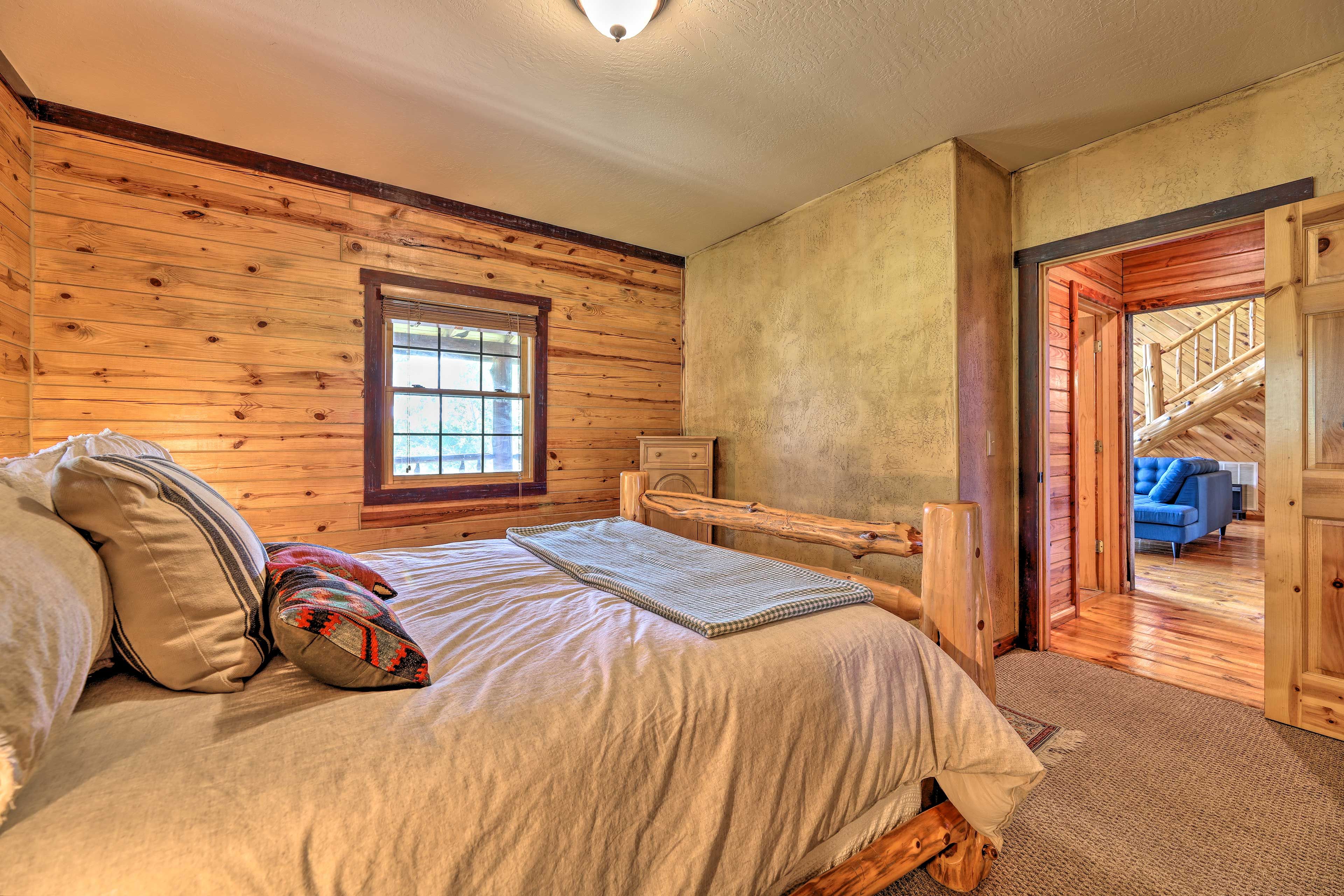 Bedroom 2 | Queen Bed