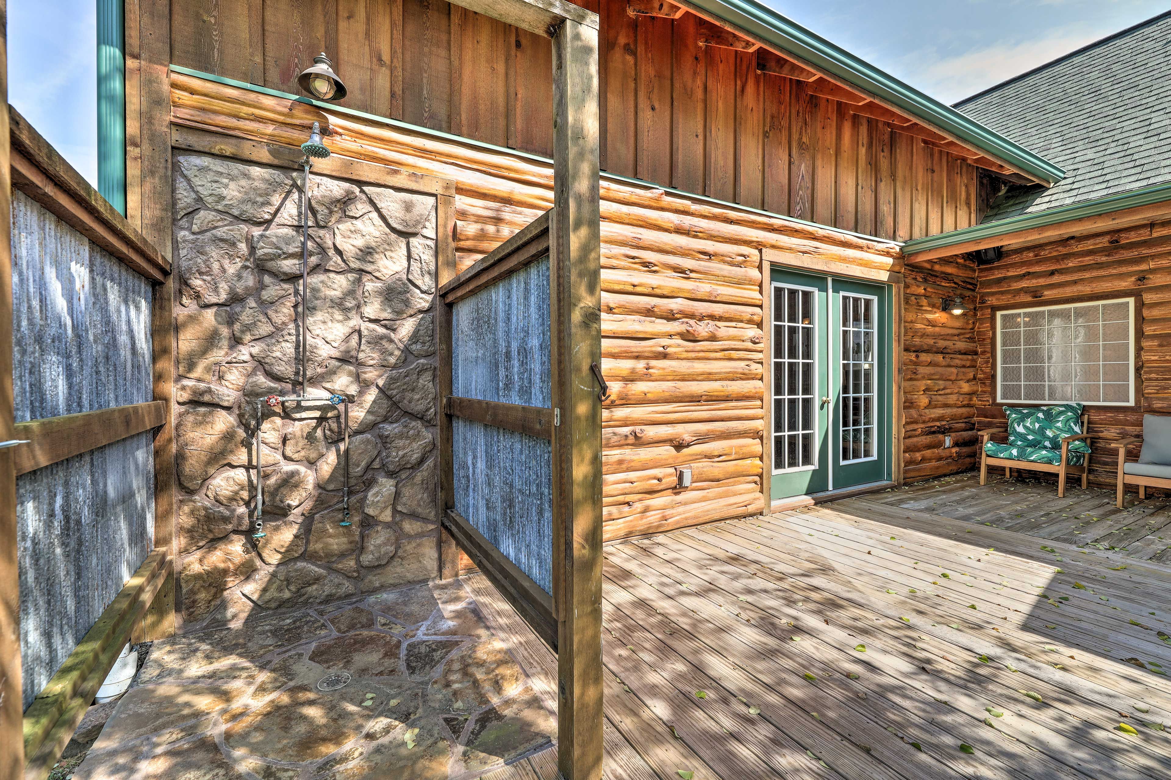Wraparound Deck | Outdoor Shower
