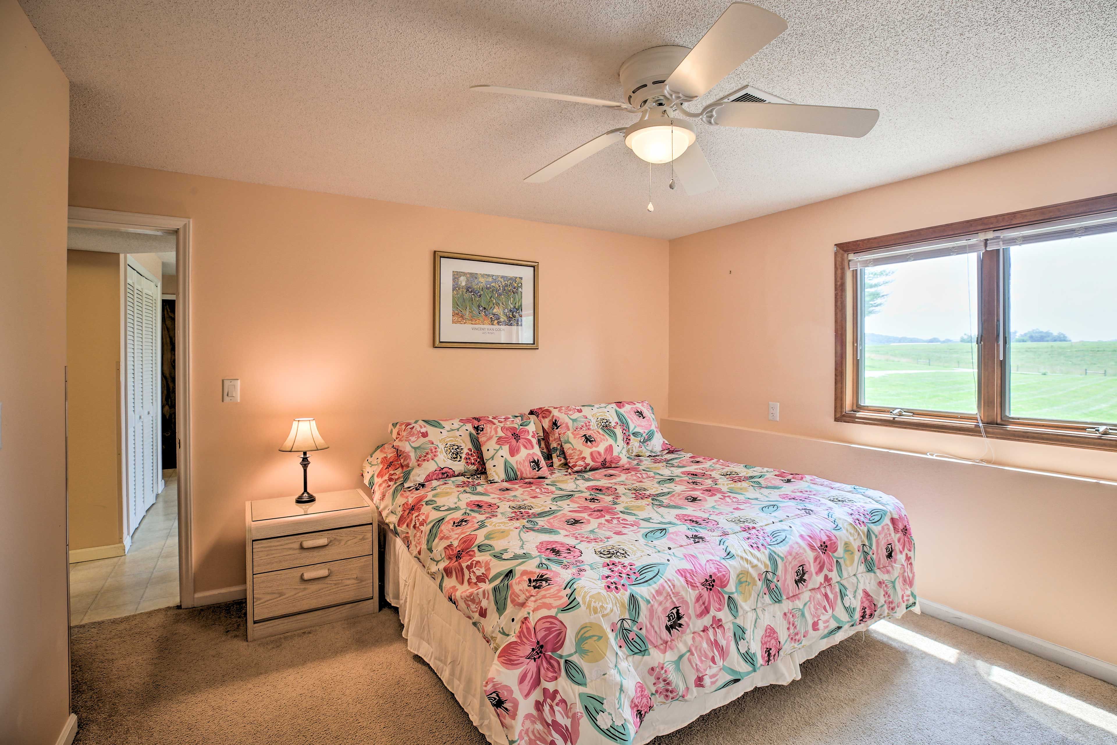 Bedroom 1 | Queen Bed | Linens Provided