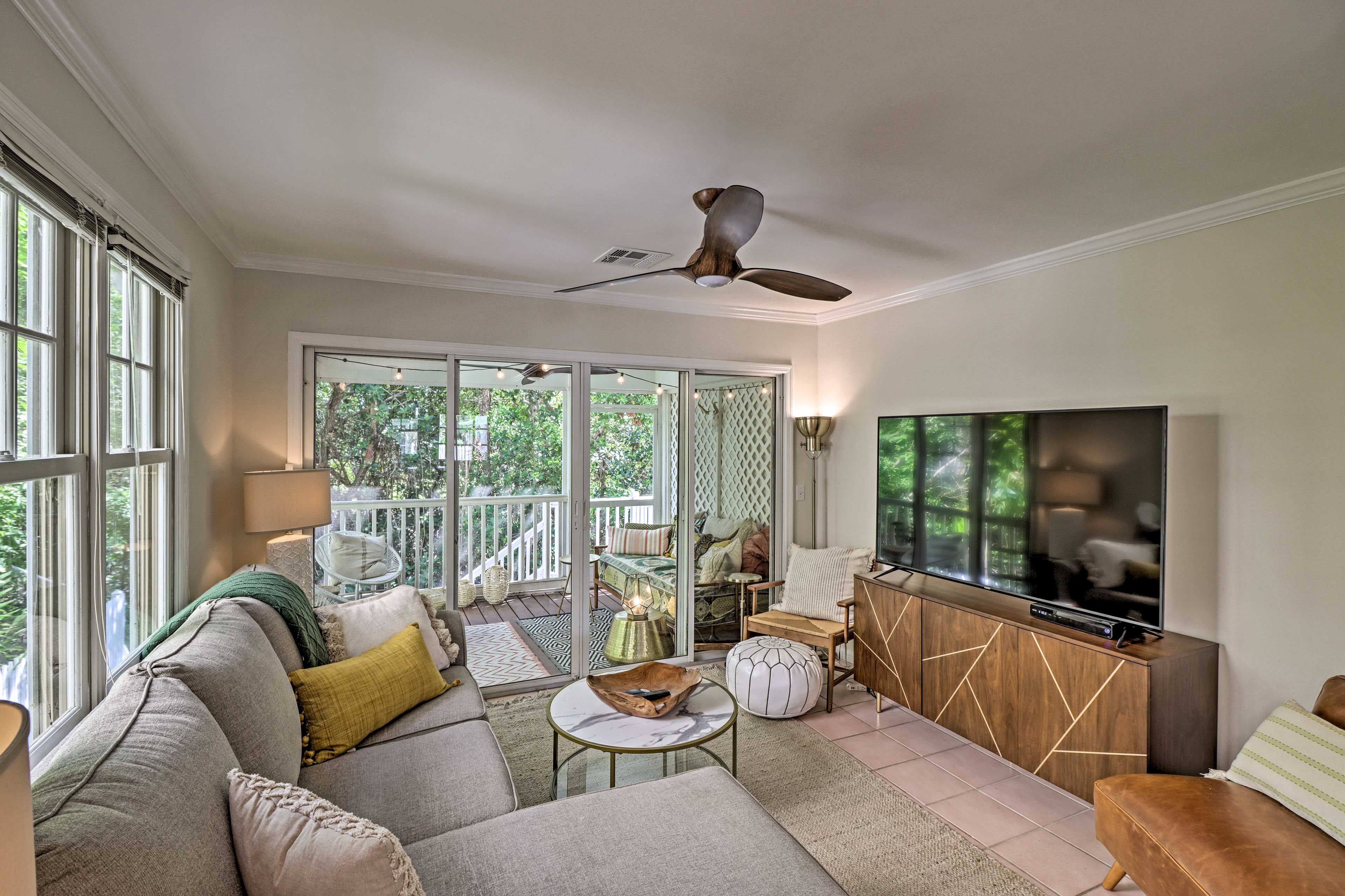 Living Room | Free WiFi | Sleeper Sofa | Smart TV