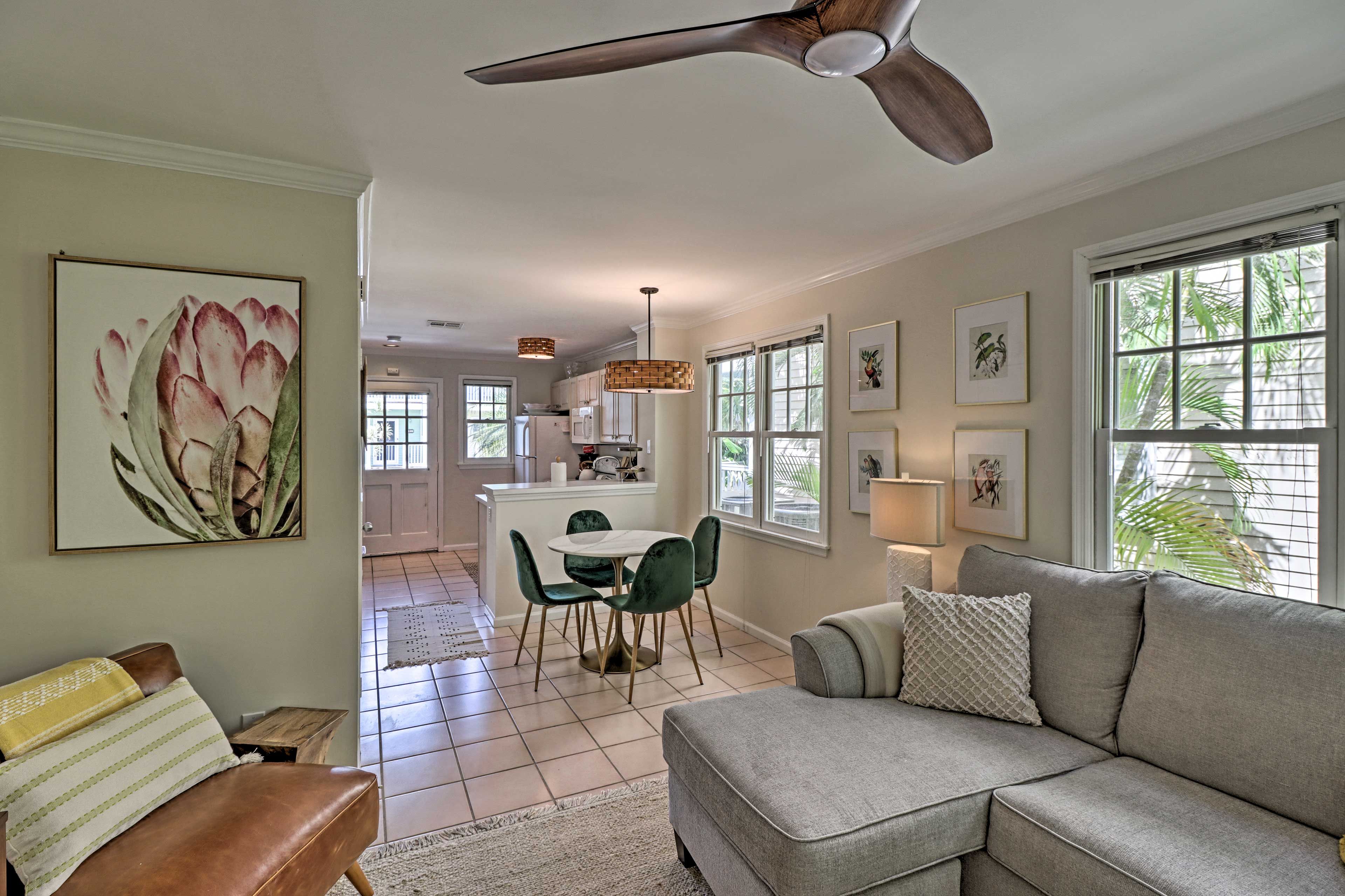 Living Room | Free WiFi | Sleeper Sofa | Smart TV