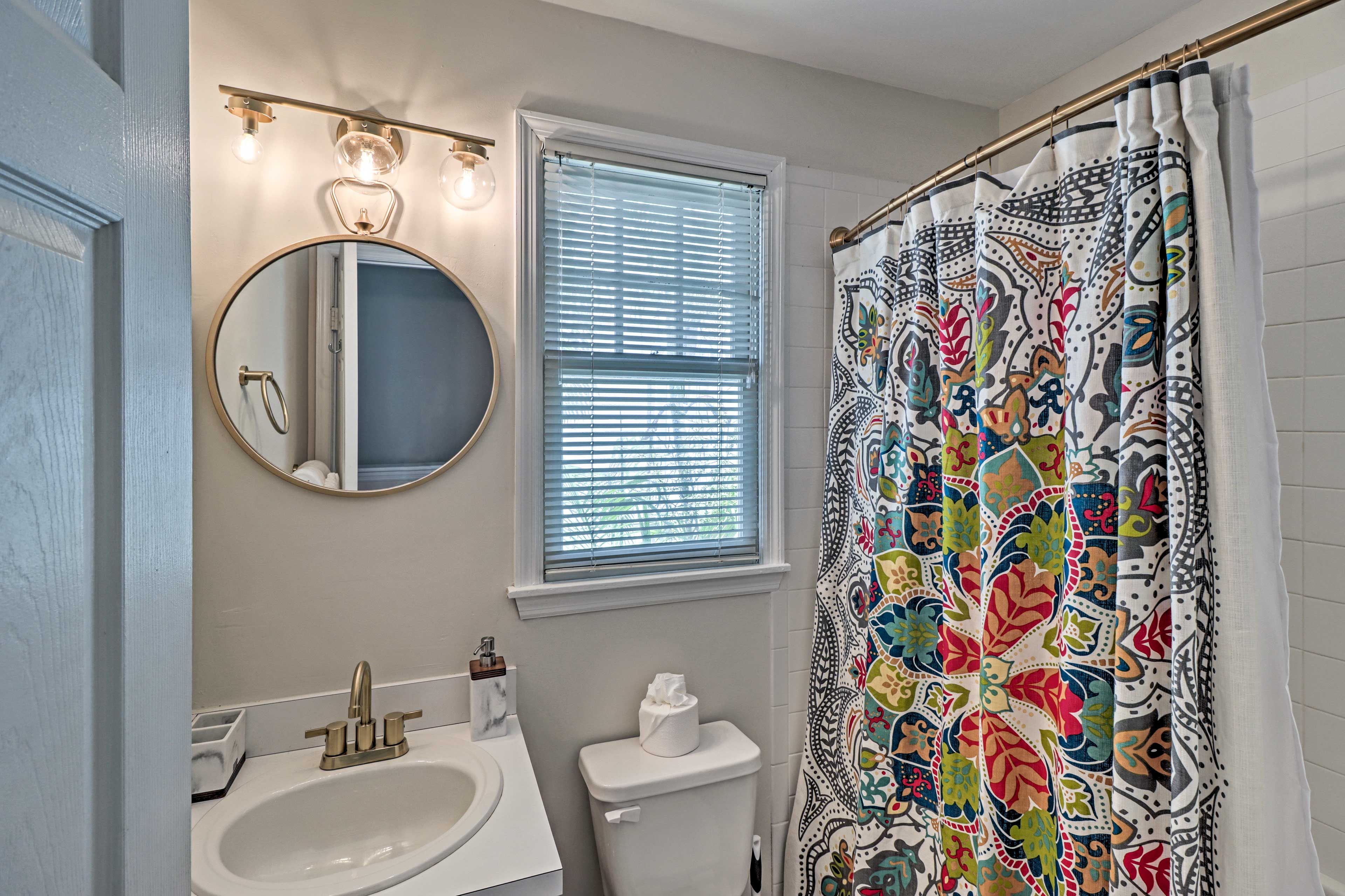 Full Bathroom | 2nd Floor