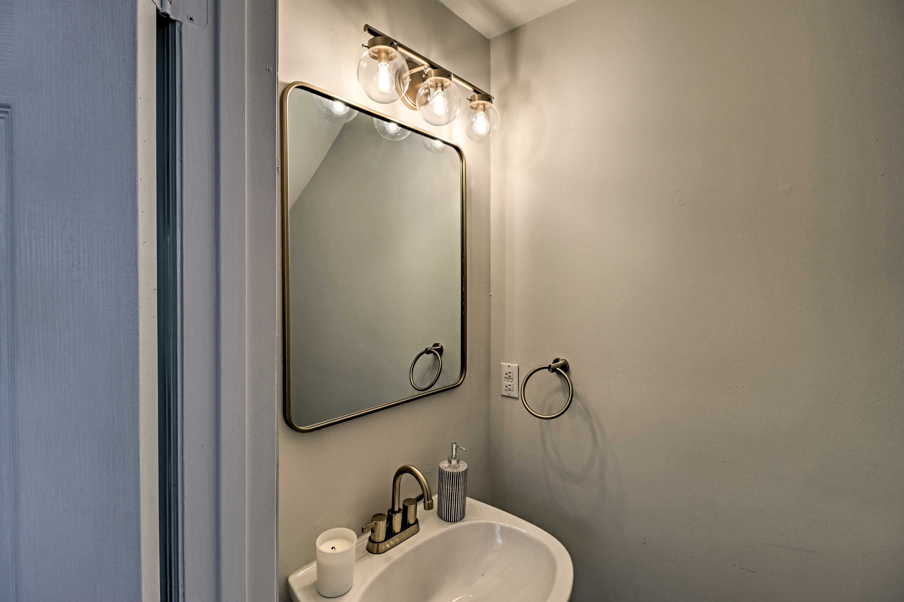 Half Bathroom | Main Level