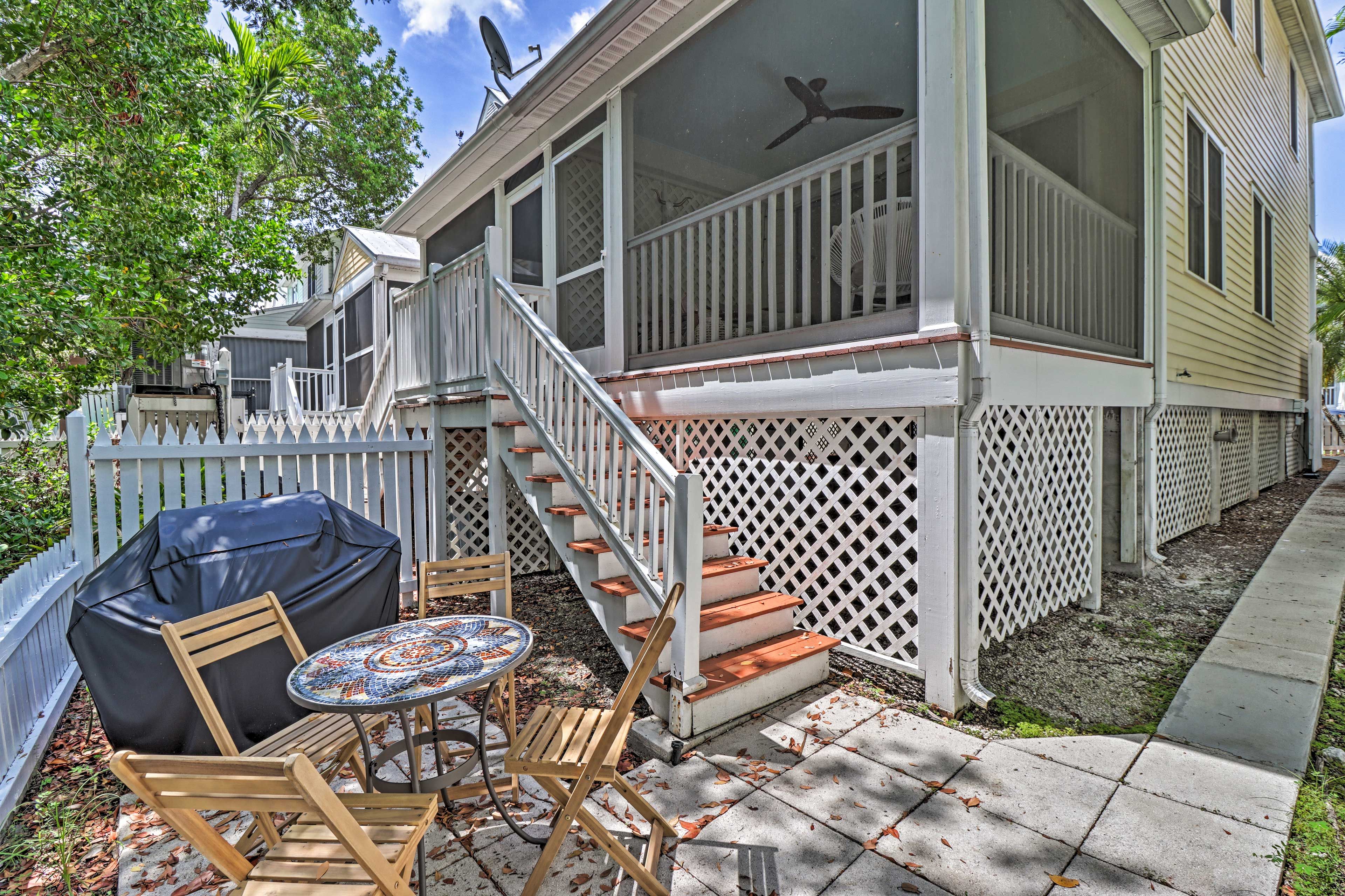 Lower Patio | Gas Grill