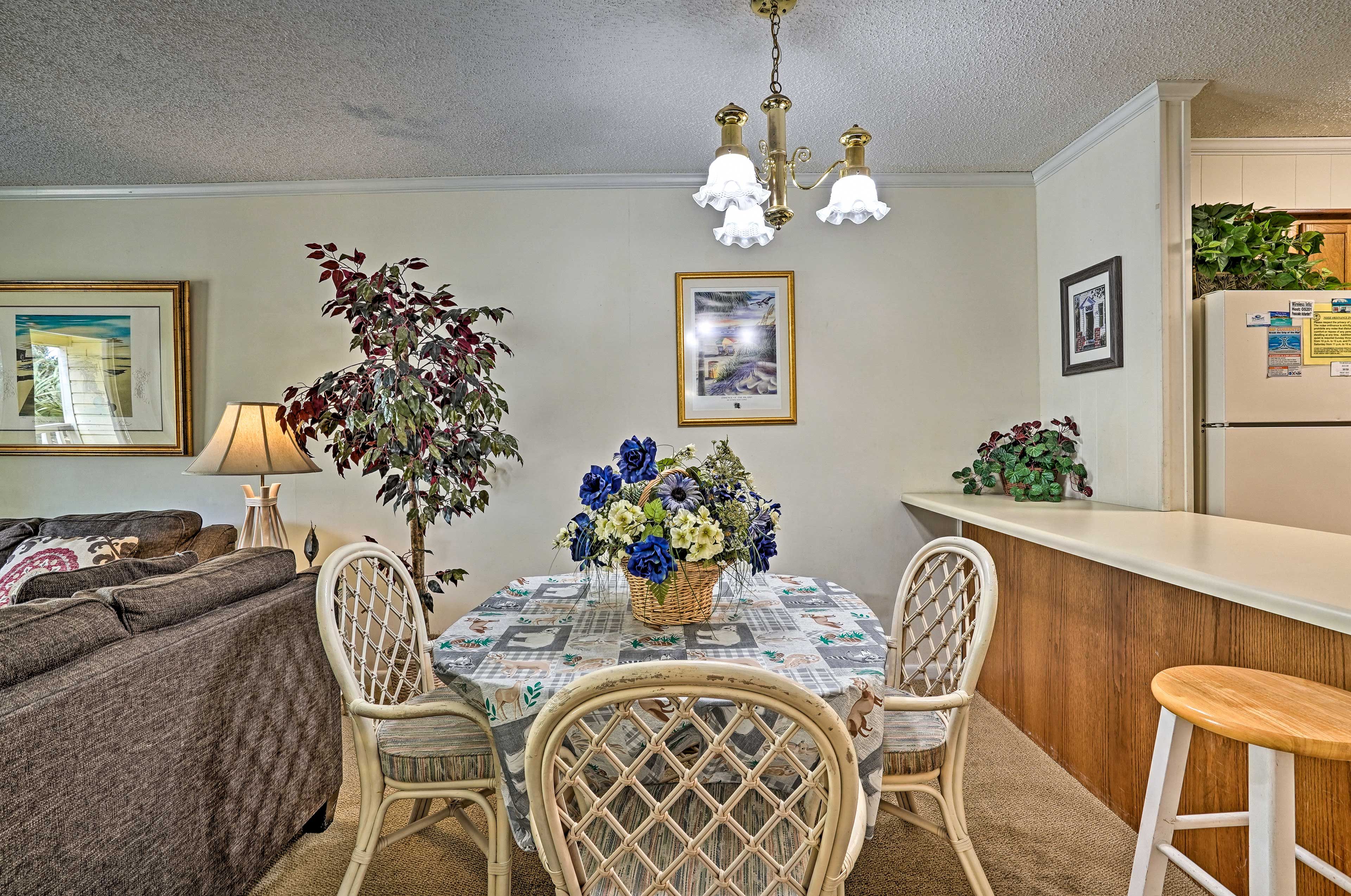 Living Room | 4-Person Dining Table