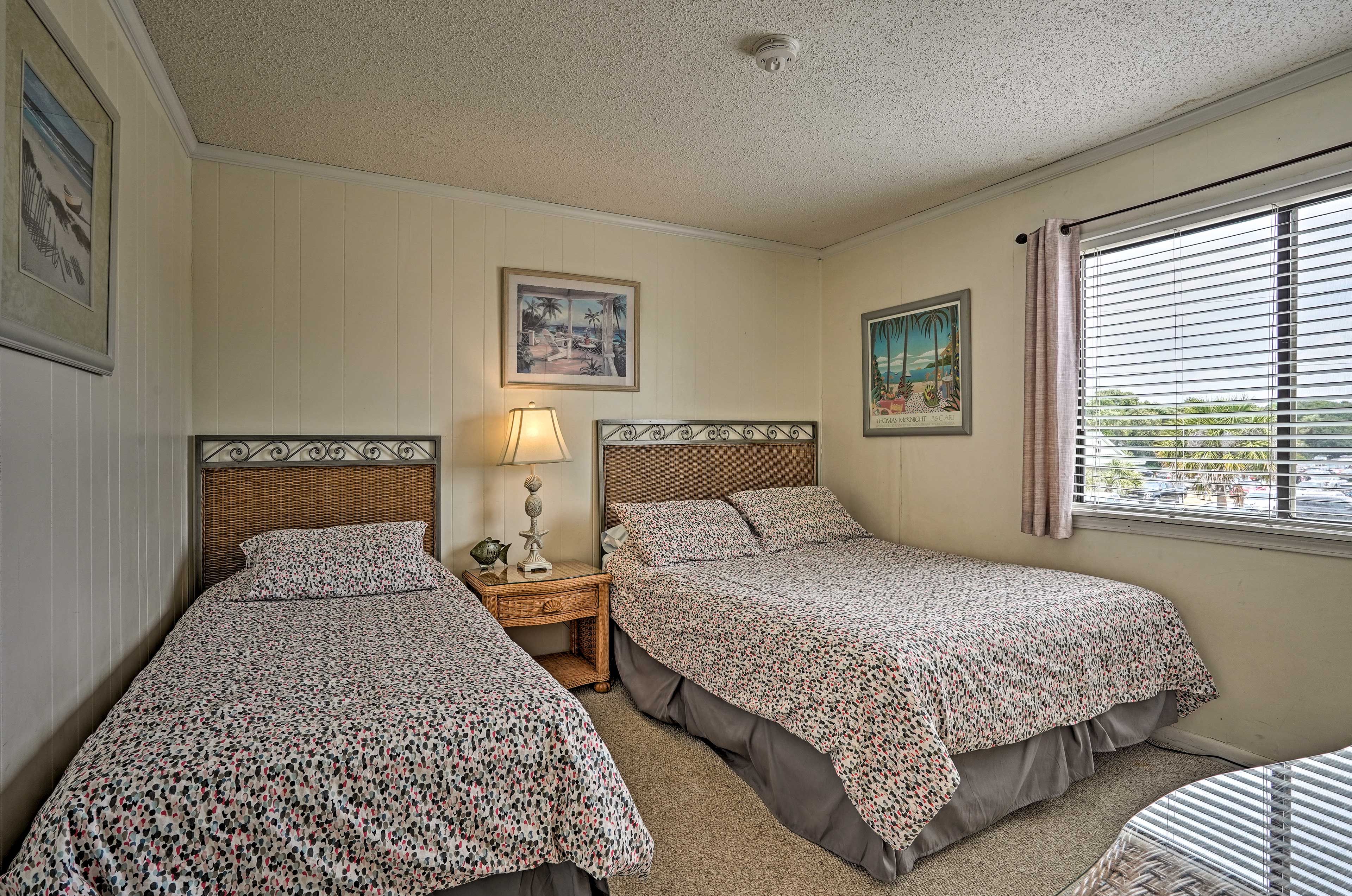 Bedroom 2 | Queen Bed | Twin Bed