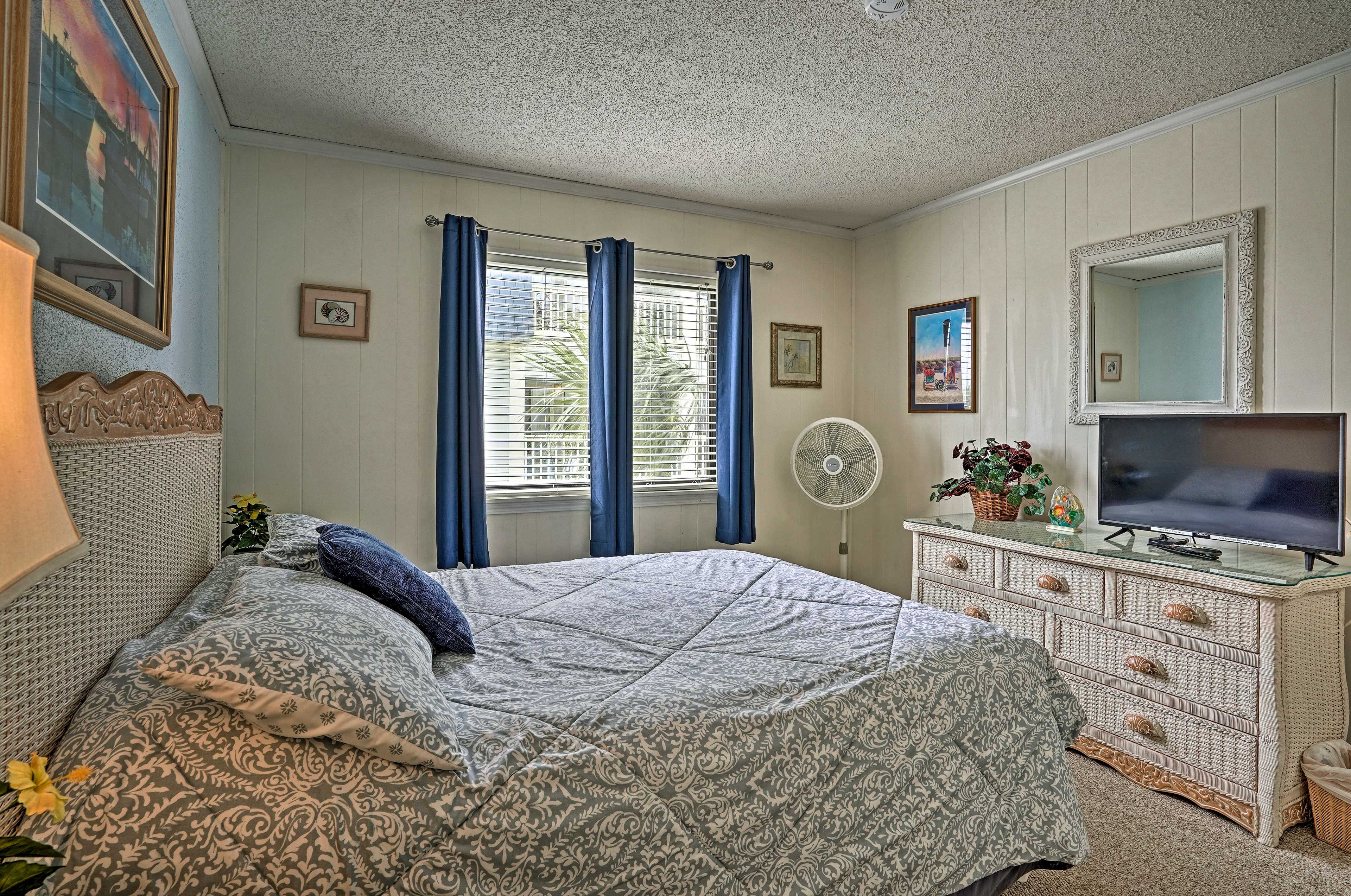Bedroom 1 | Smart TV