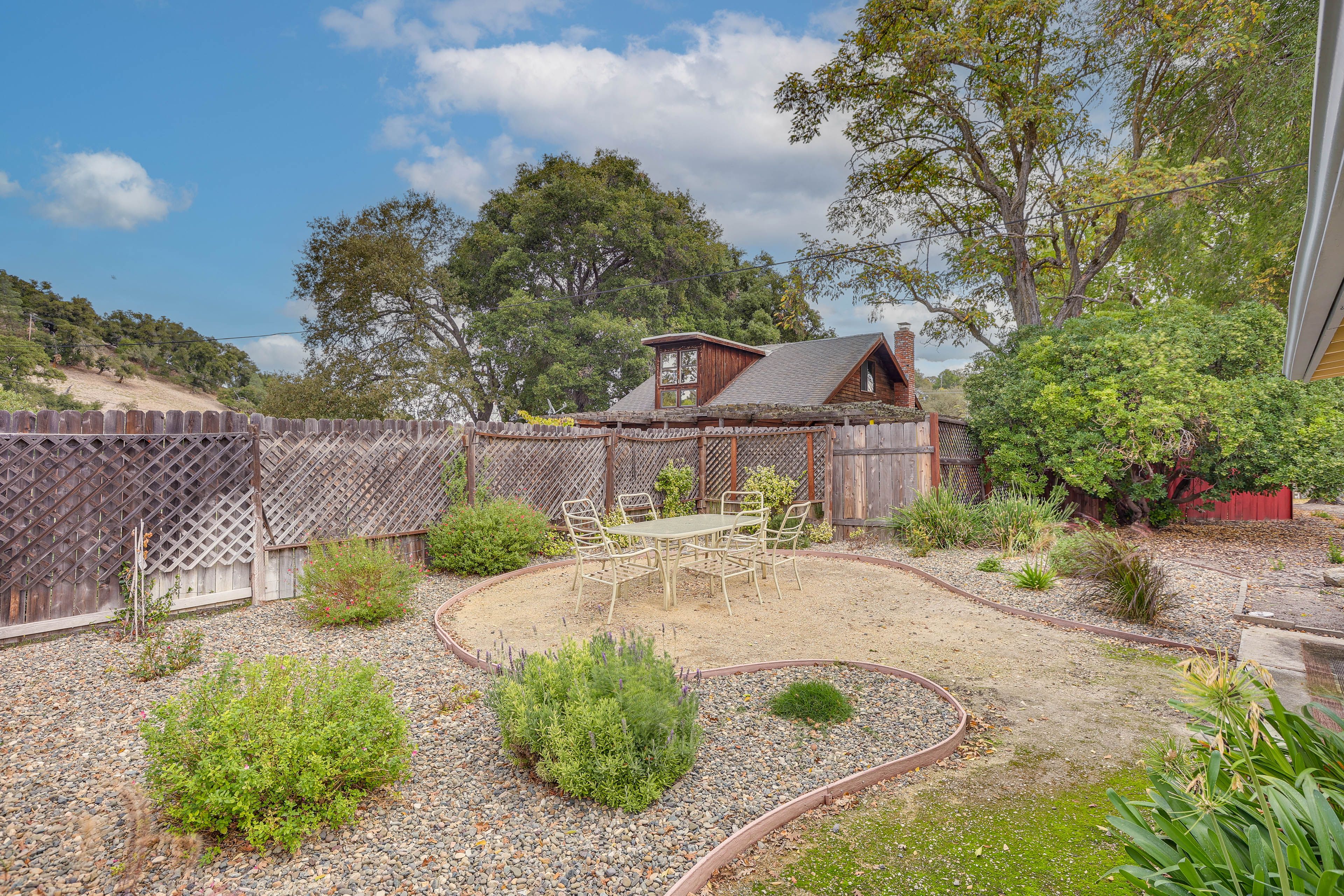 Atascadero Vacation Rental | 2BR | 1BA | Step-Free Access | 676 Sq Ft