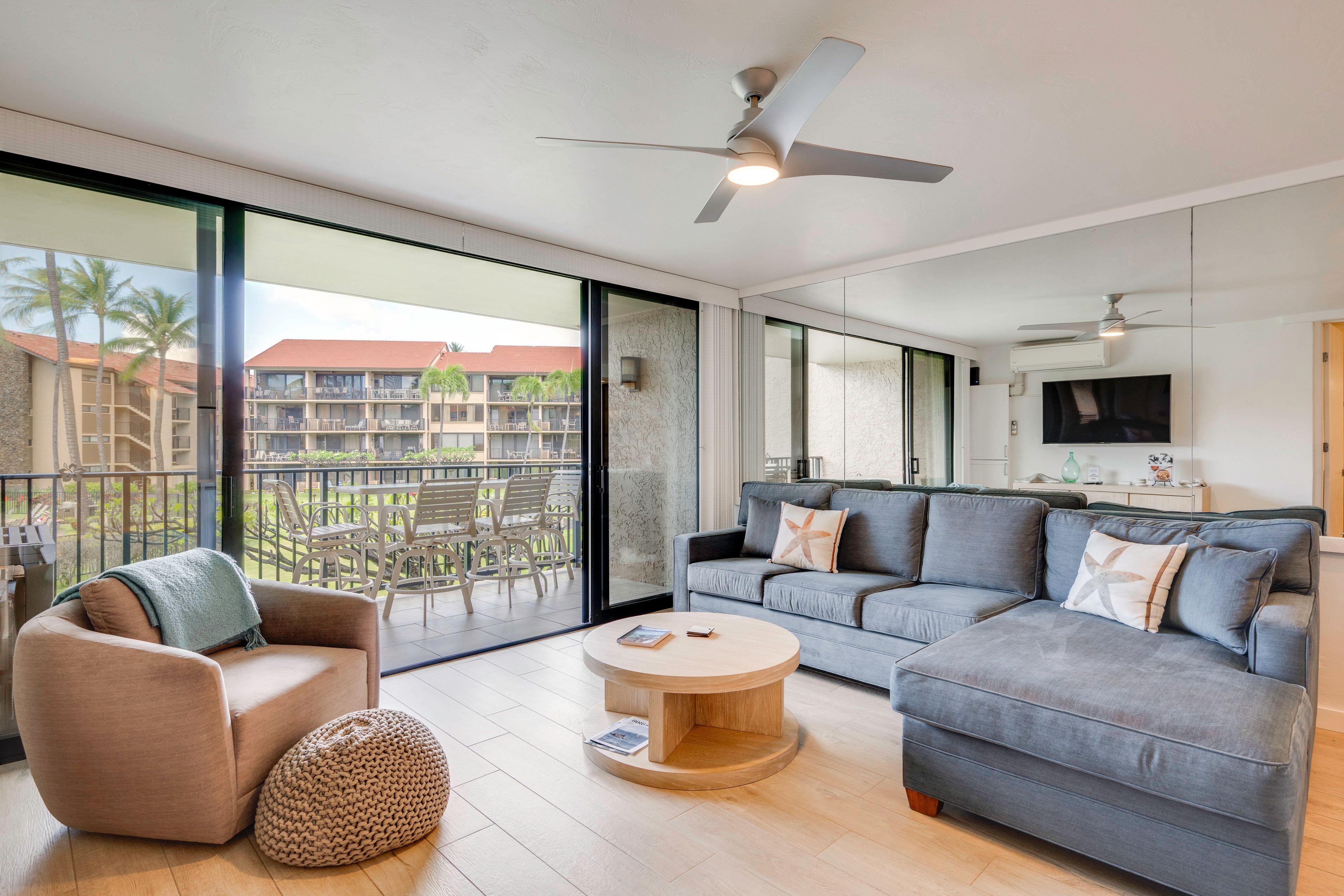 Living Room | Smart TV w/ Cable | Free WiFi | Sleeper Sofa