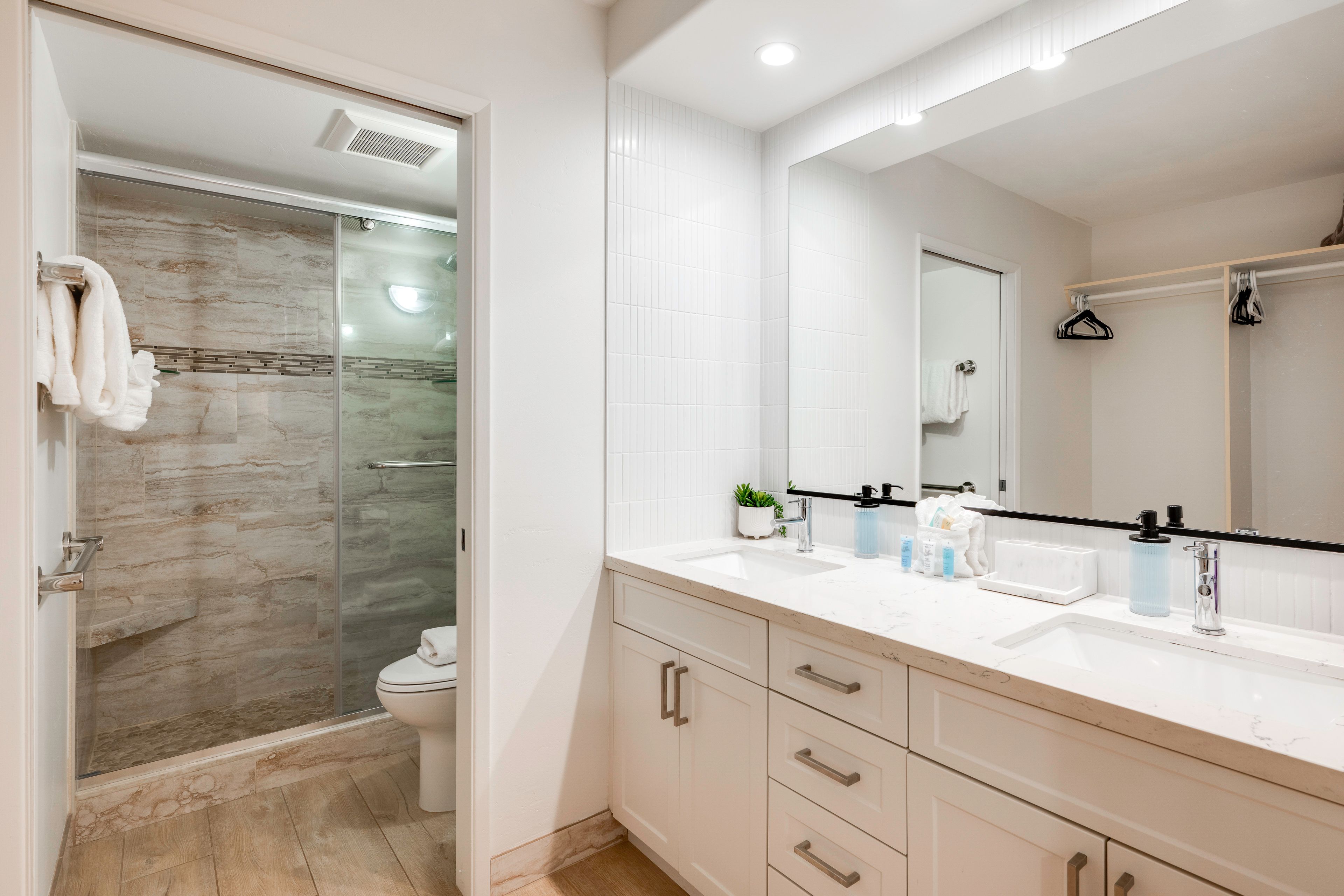 Full Bathroom | Towels Provided