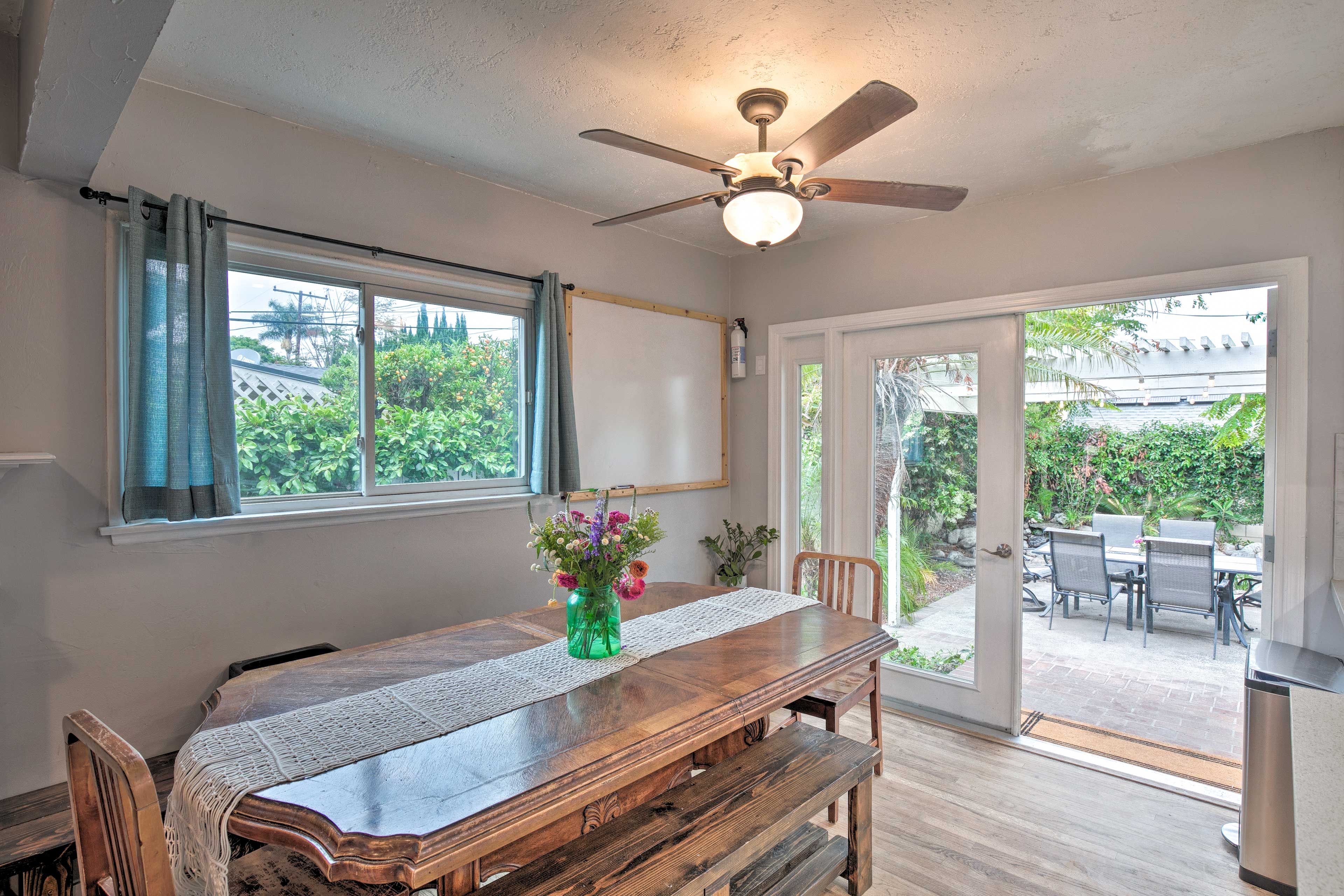 Dining Area | Dishware & Flatware Provided