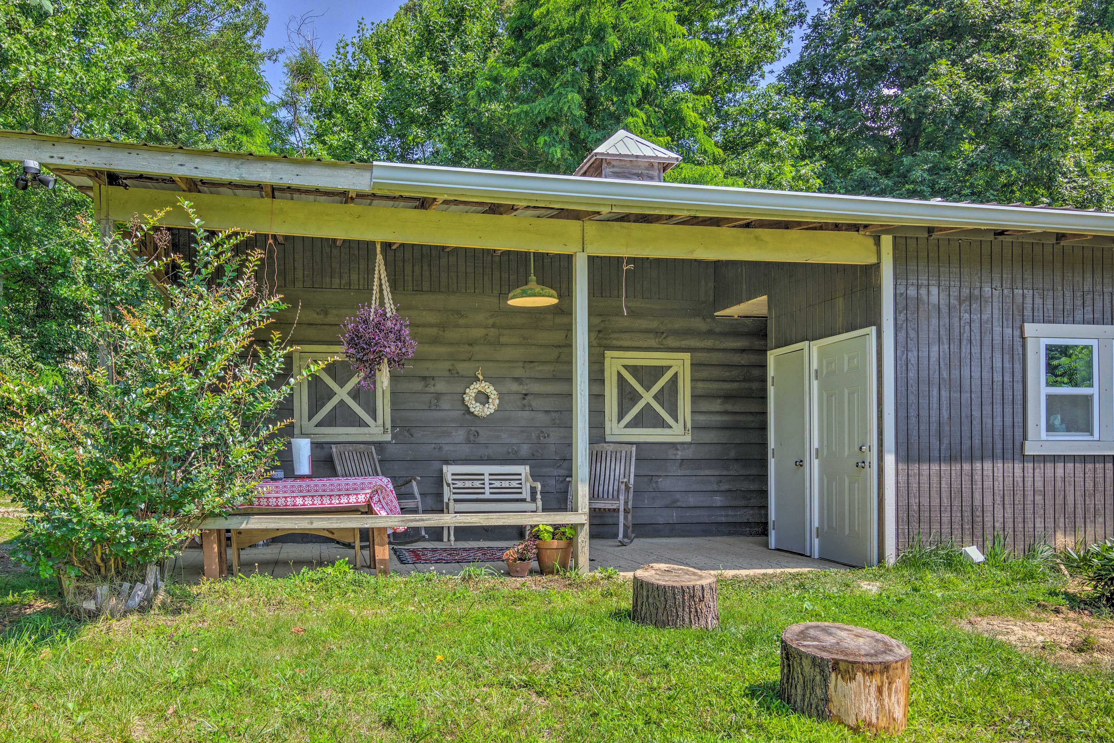 Home Exterior | Driveway Parking (1 Vehicle)