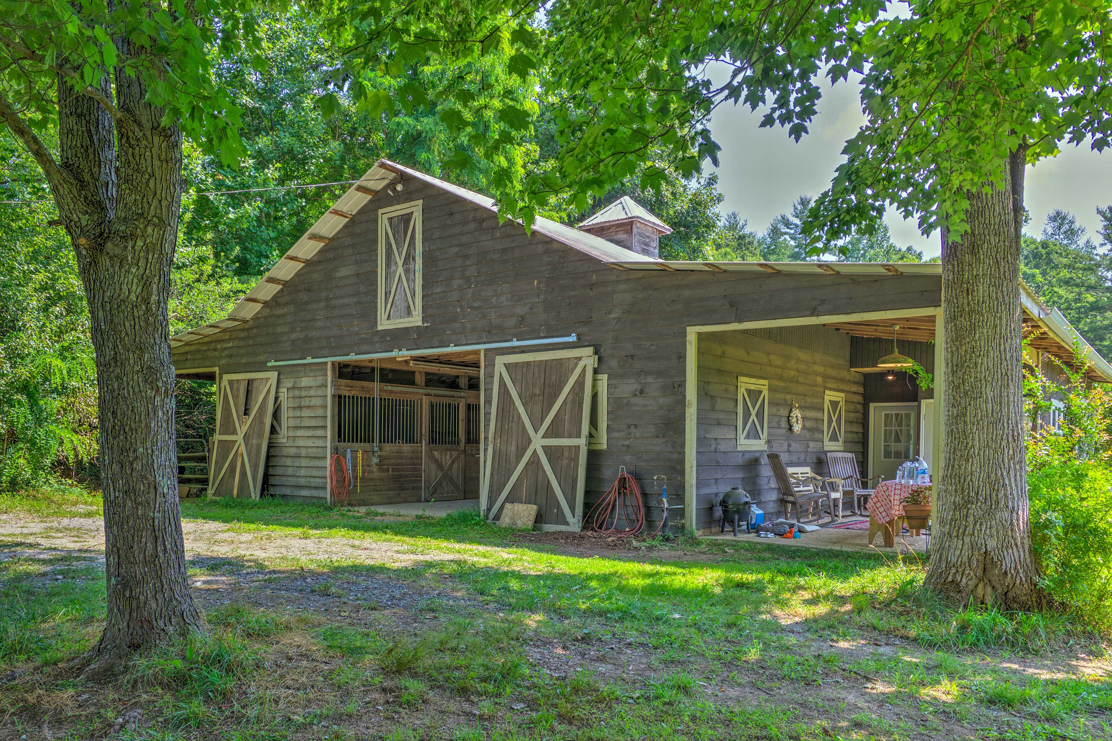 Hendersonville Vacation Rental | 1BR | 1BA | Single Story | 700 Sq Ft