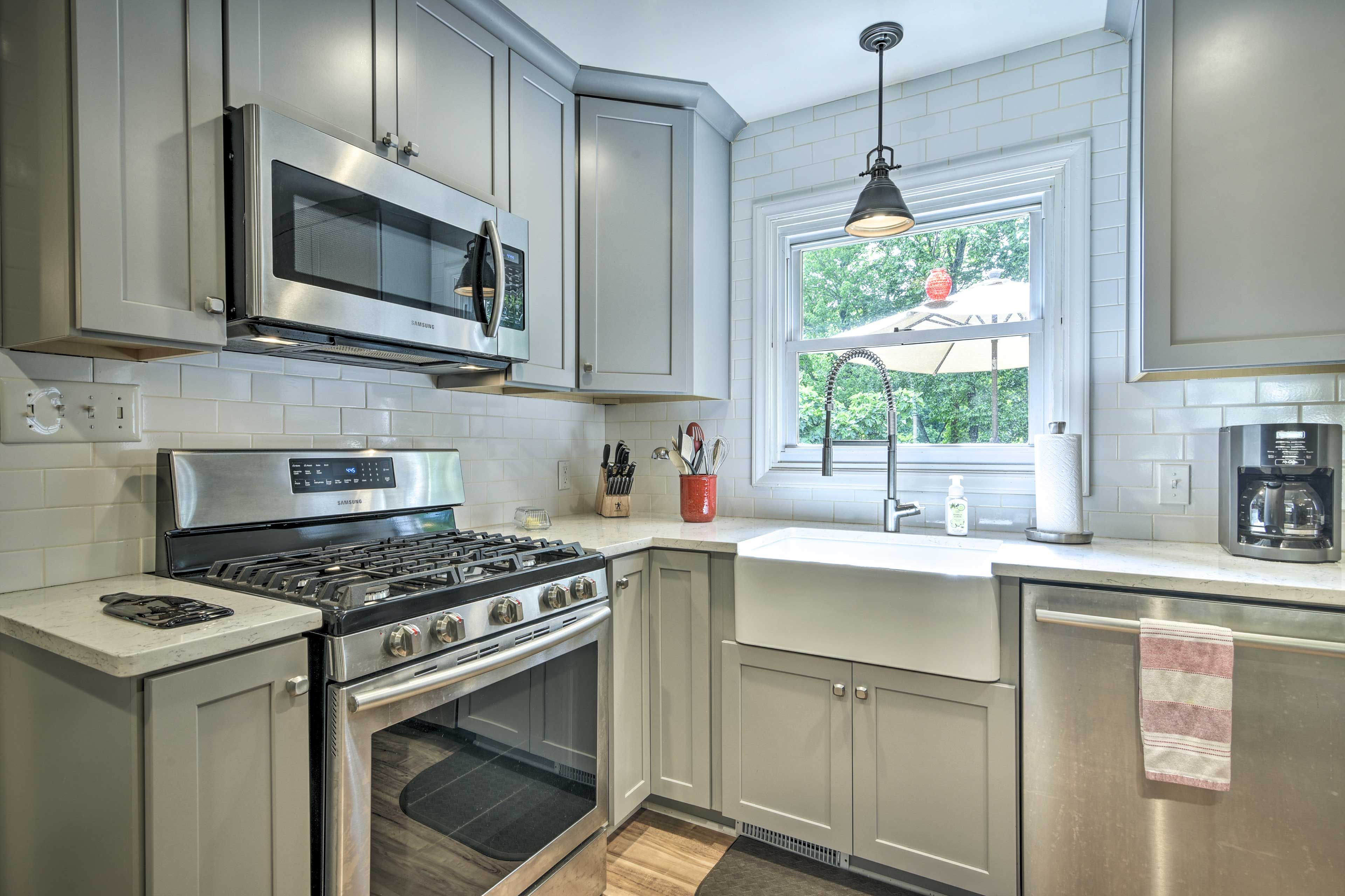 Fully Equipped Kitchen | Toaster Oven | Crock-Pot