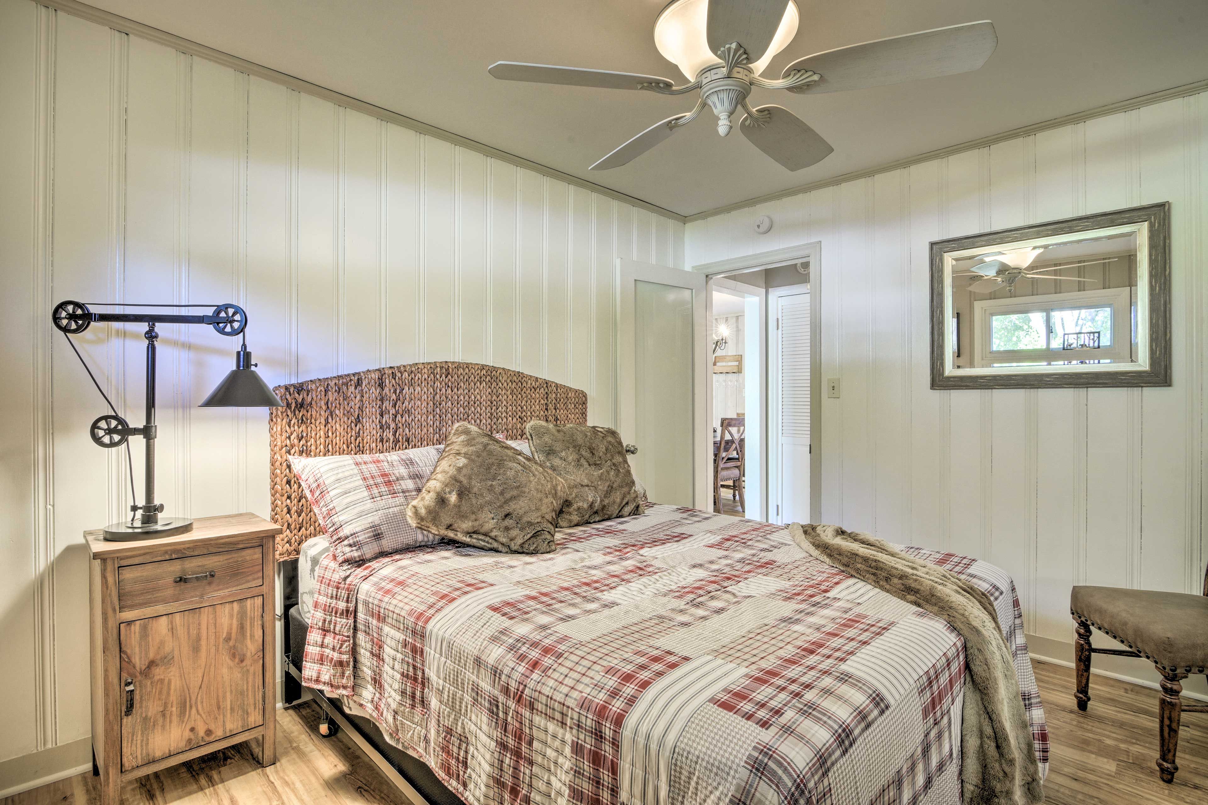Bedroom 3 | Queen Bed