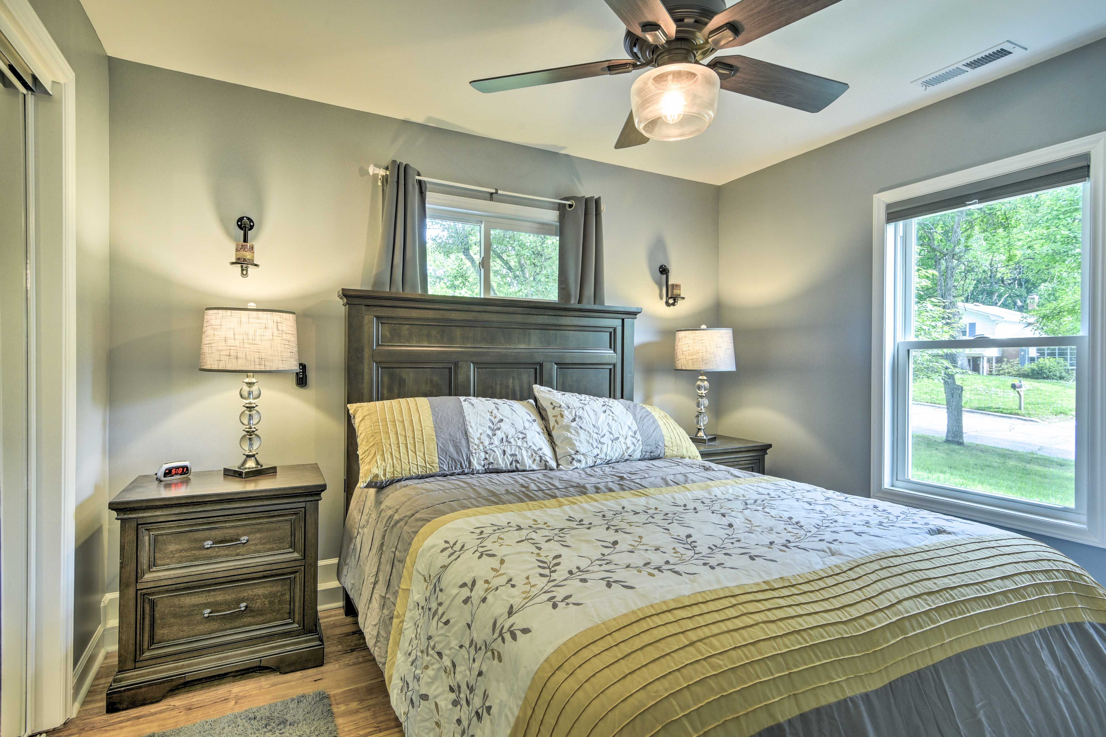 Bedroom 1 | Queen Bed