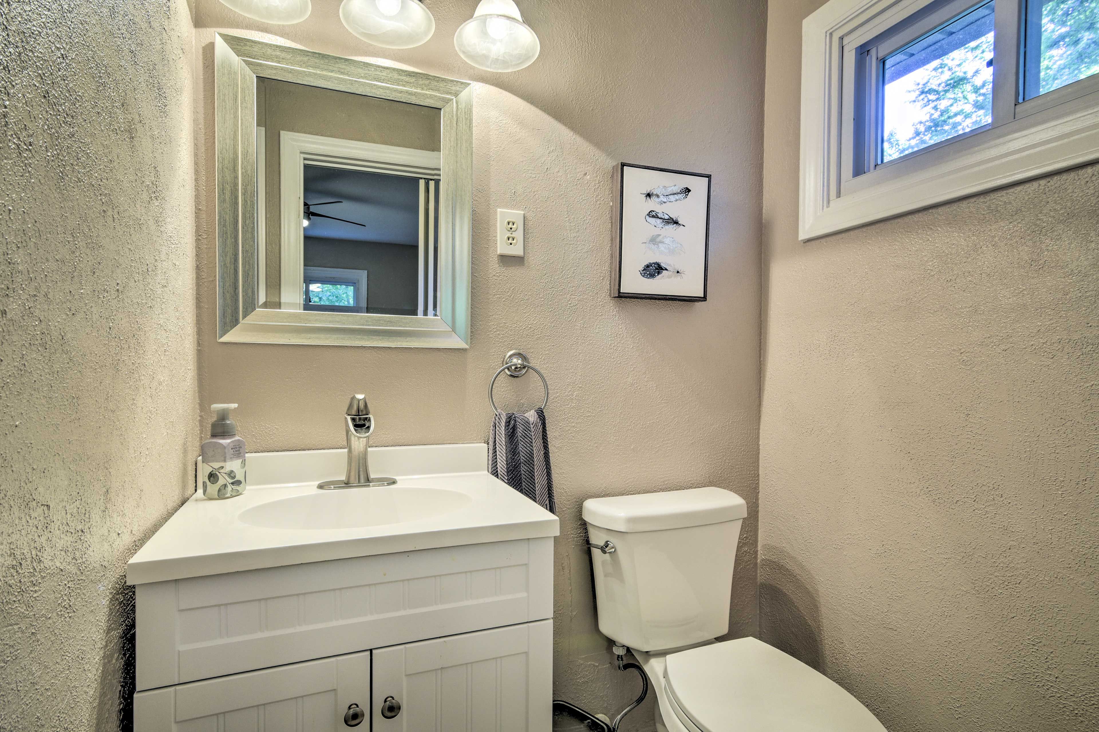 En-Suite Half Bathroom | Complimentary Toiletries
