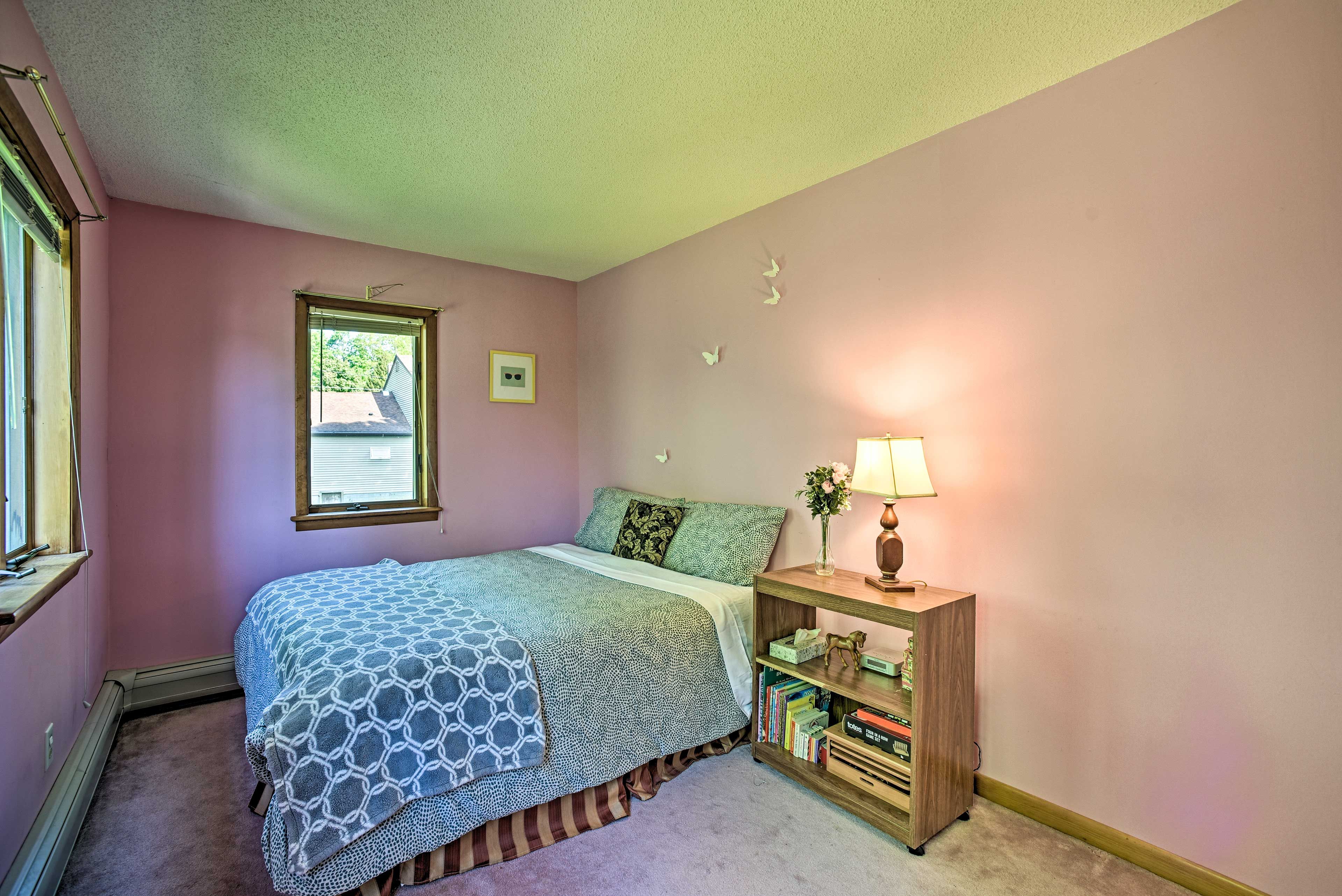Bedroom 2 | Queen Bed