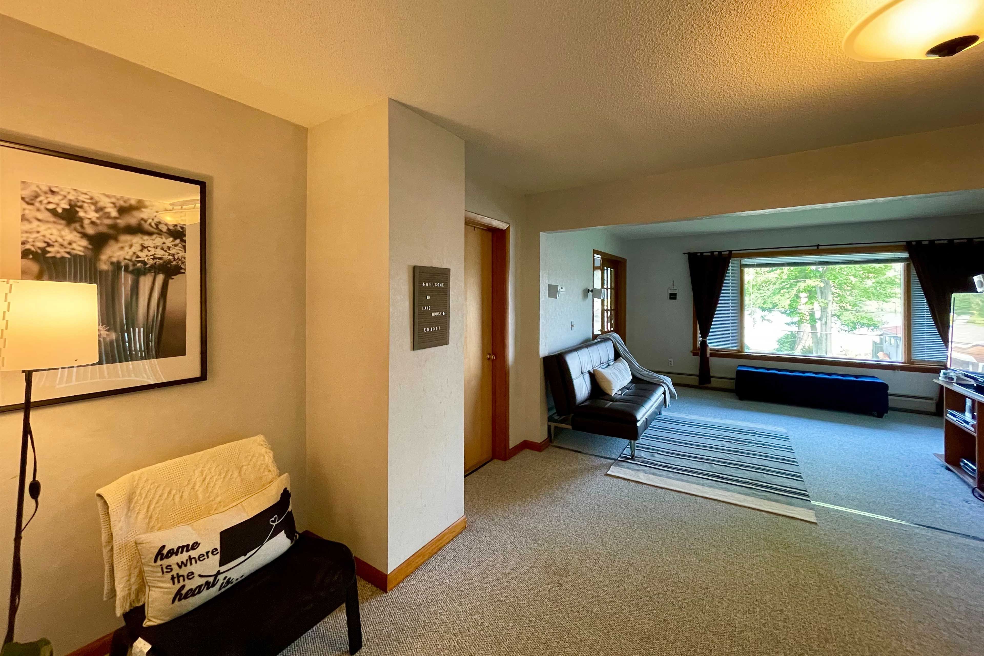 Living Room | Queen-Size Futon