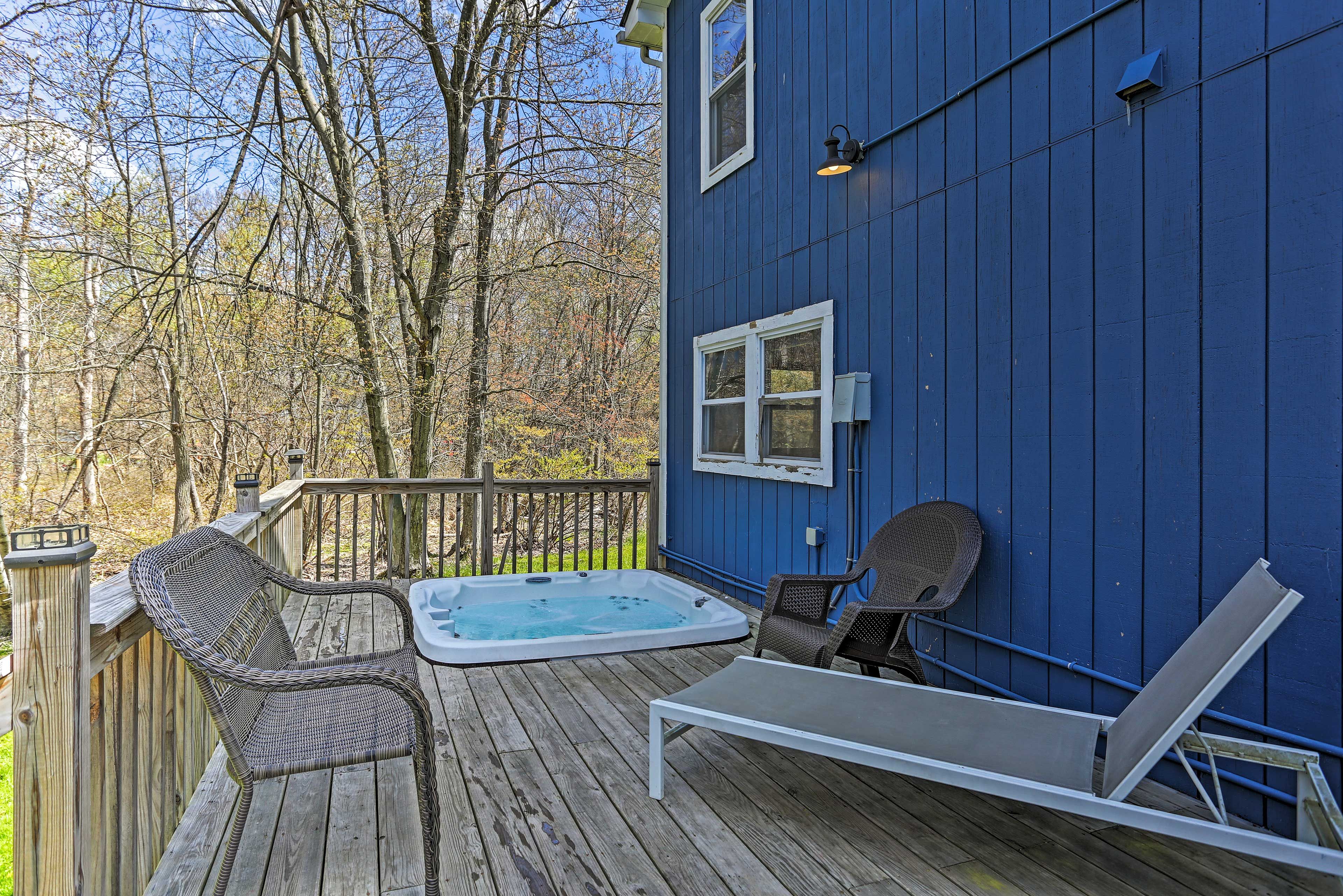 Furnished Back Deck | Hot Tub