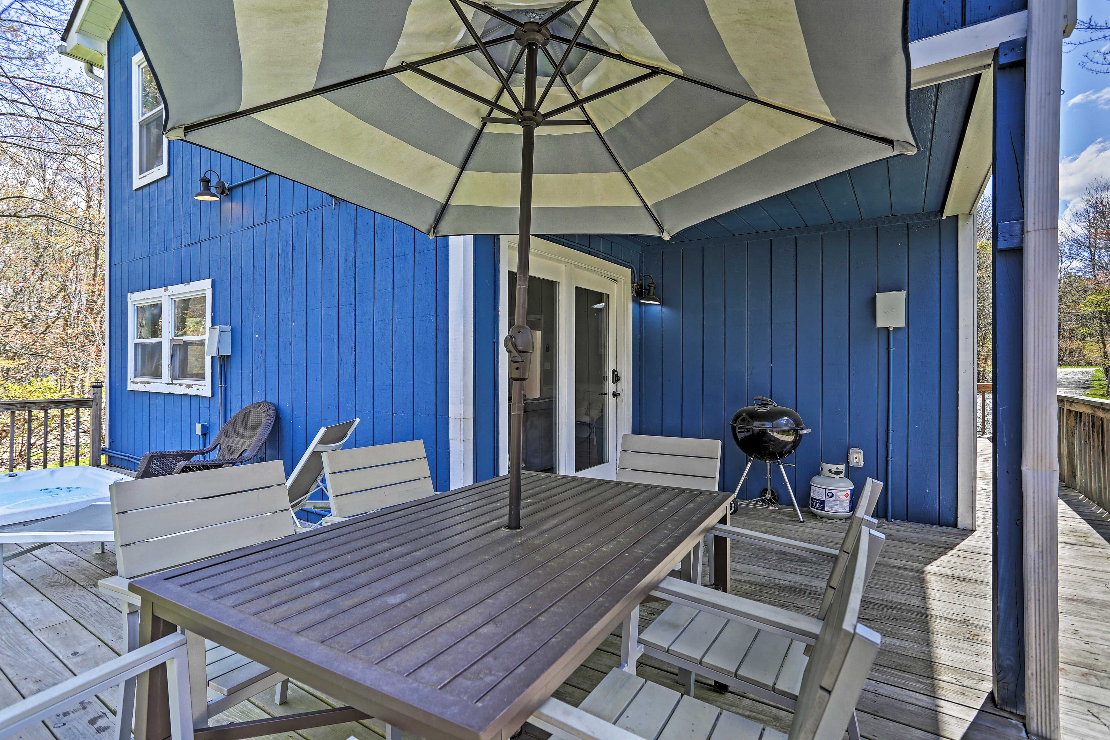 Furnished Back Deck | Charcoal Grill