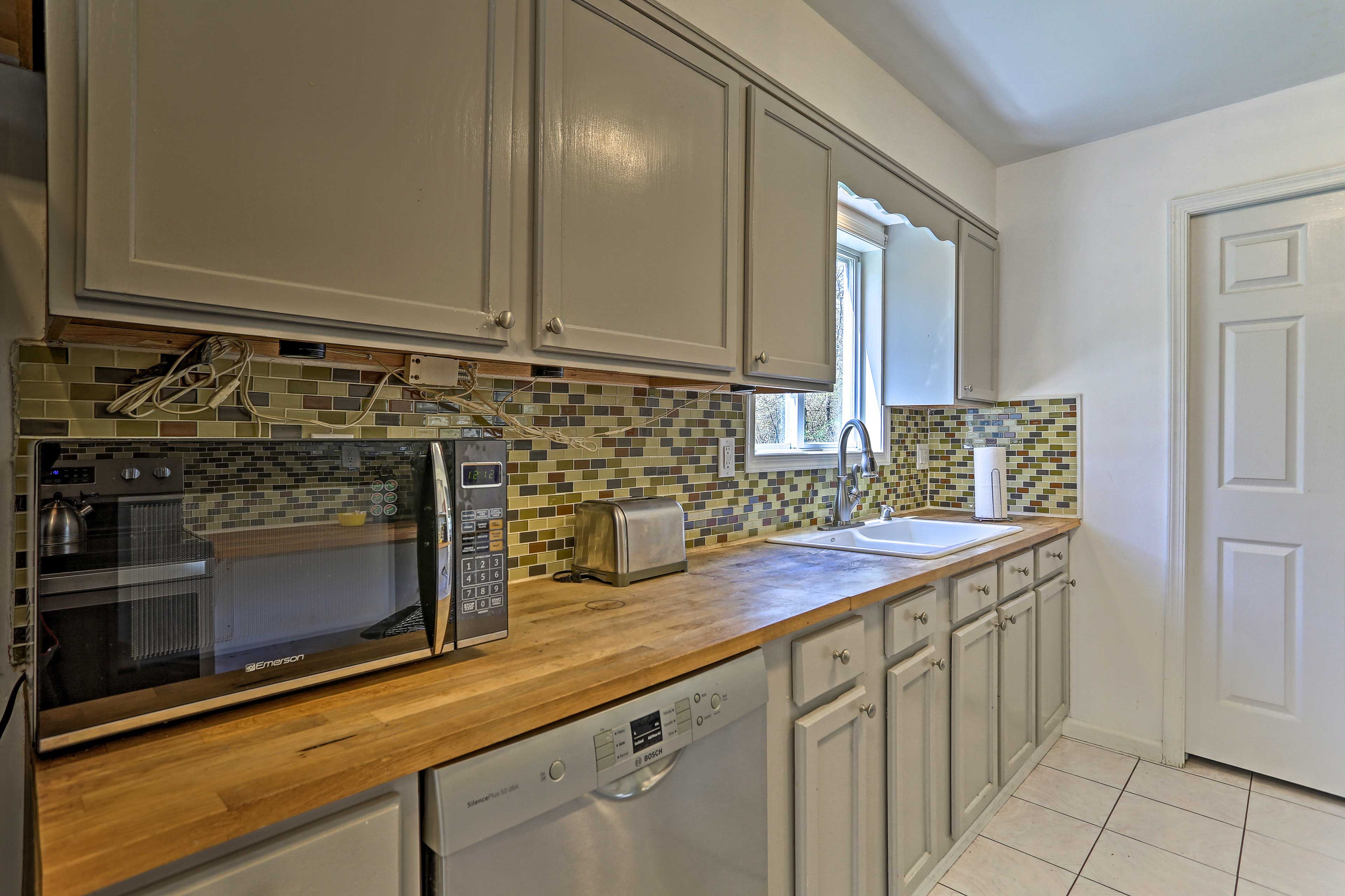 Fully Equipped Kitchen | Blender | Crock-Pot
