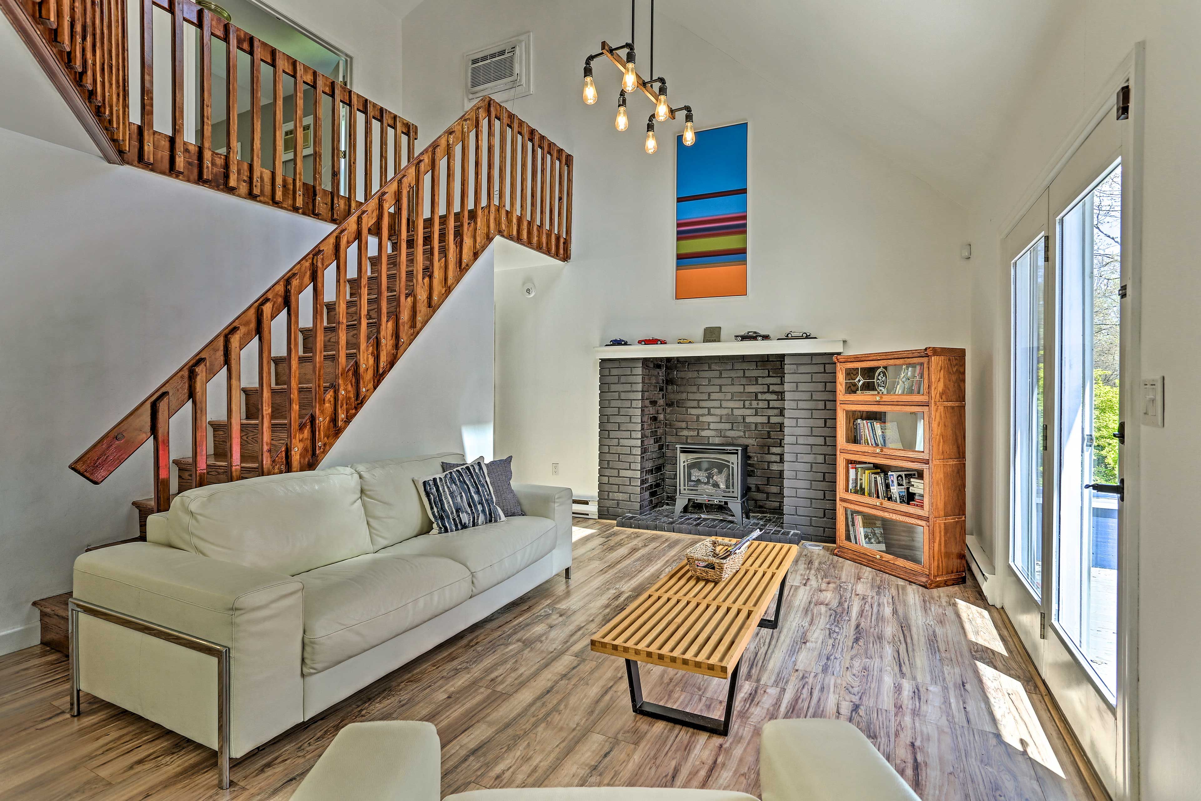 Living Room | Air Conditioning | Free WiFi