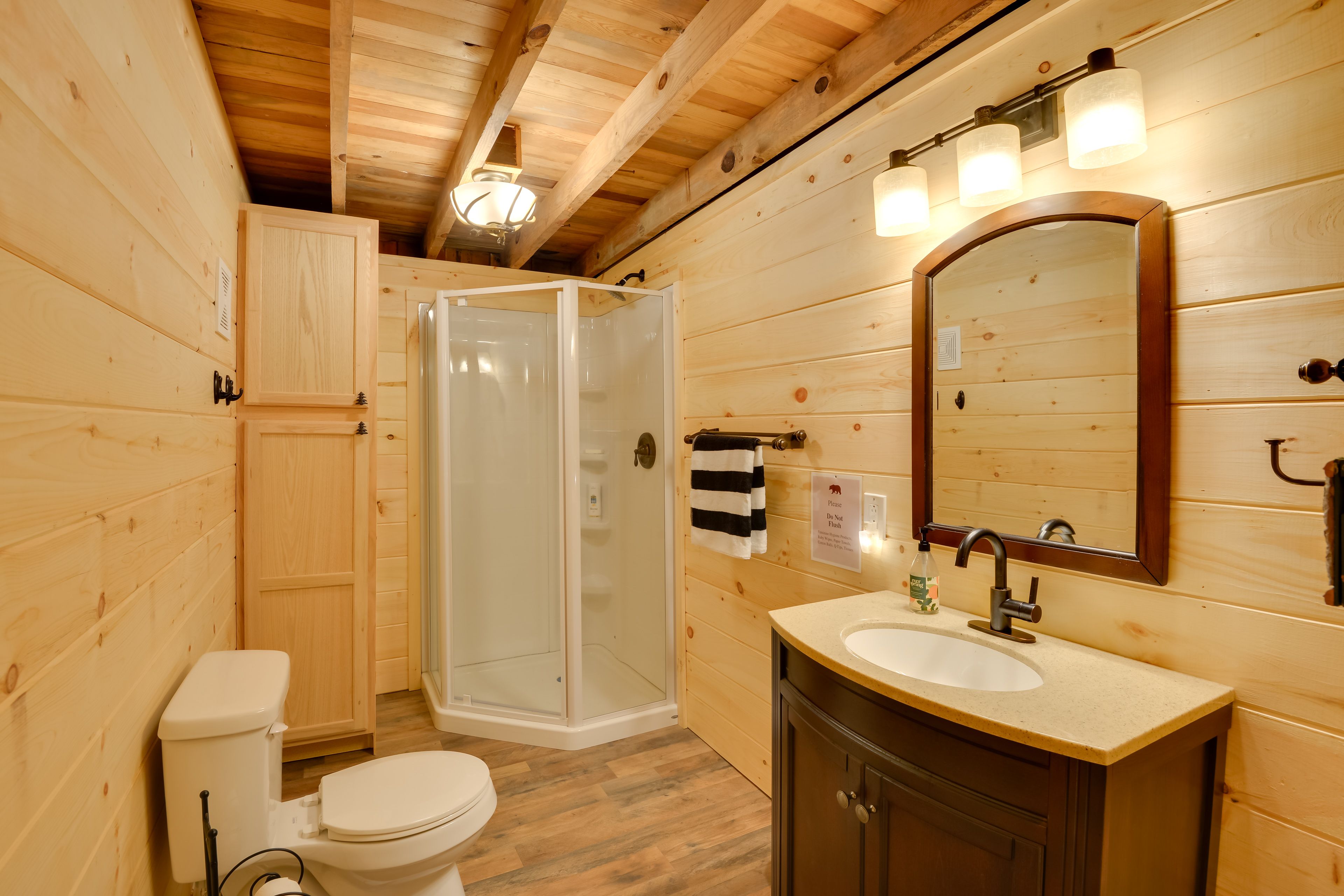 Full Bathroom | 1st Floor | Complimentary Toiletries