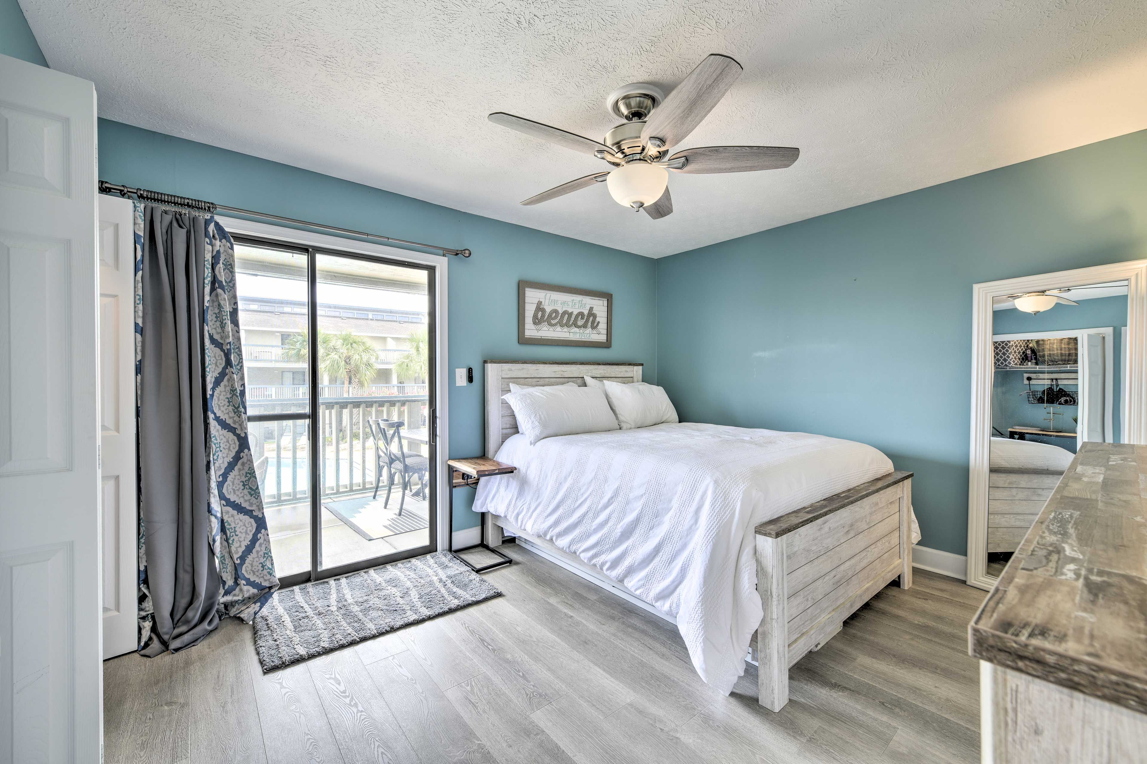 Bedroom | Queen Bed | Linens Provided