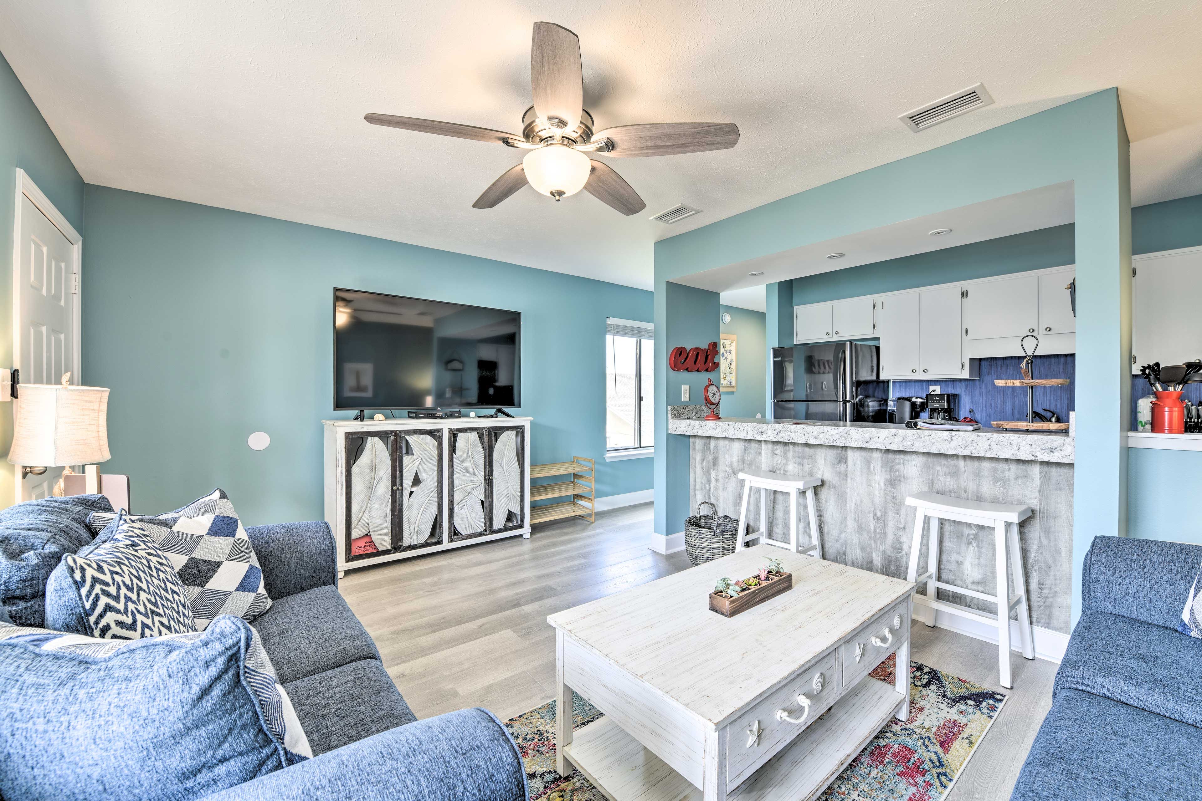 Living Room | Smart TV w/ Cable