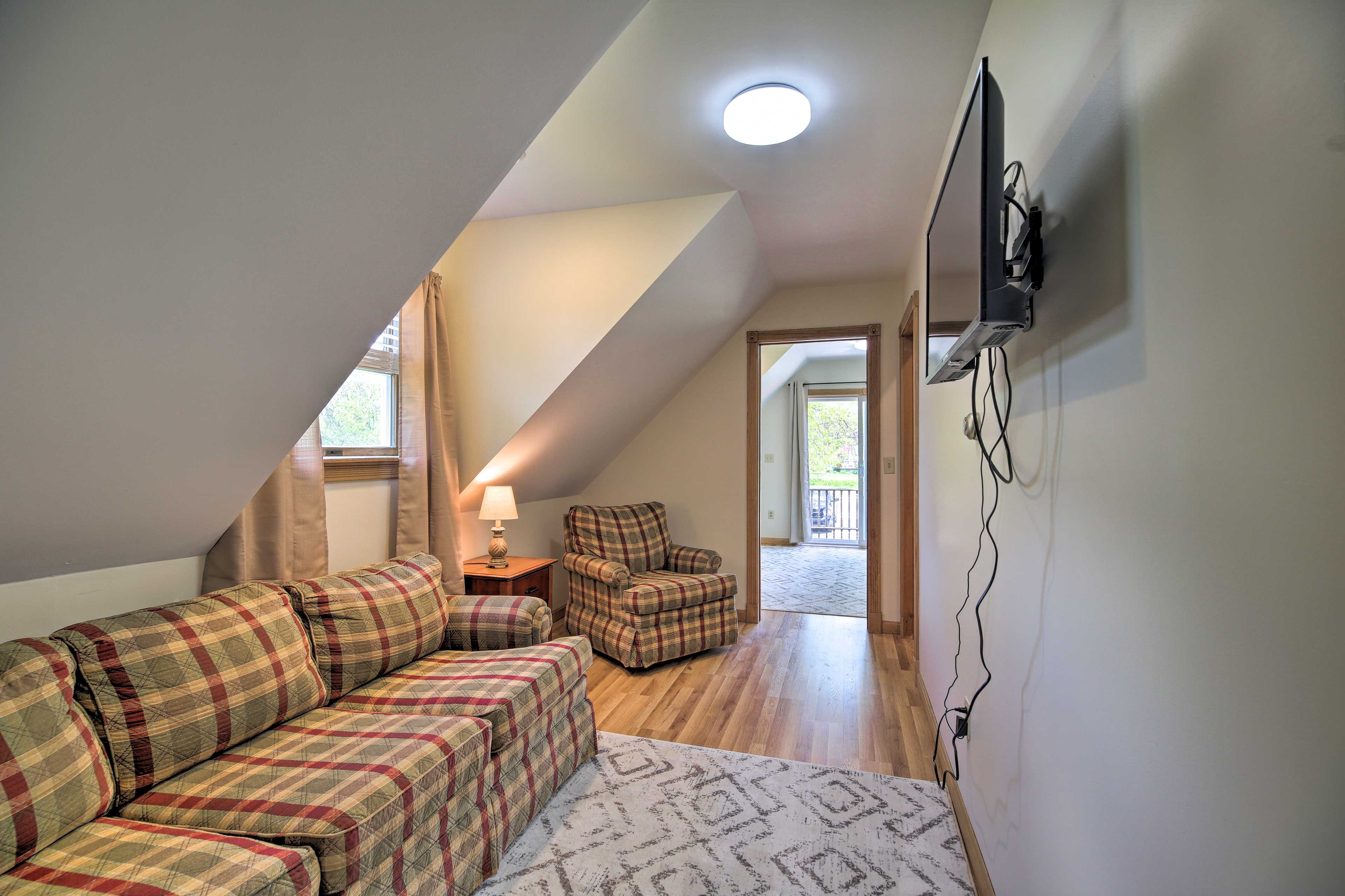 Upstairs TV Room | Flat-Screen Cable TV