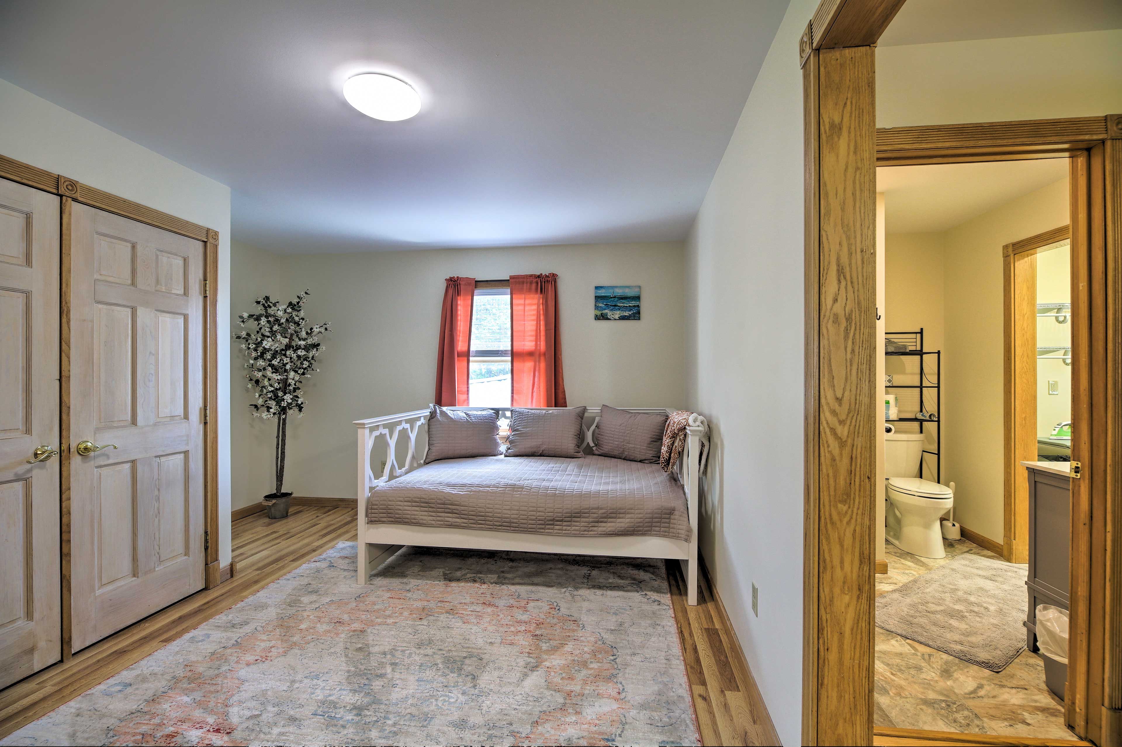 Front Room | Full Daybed